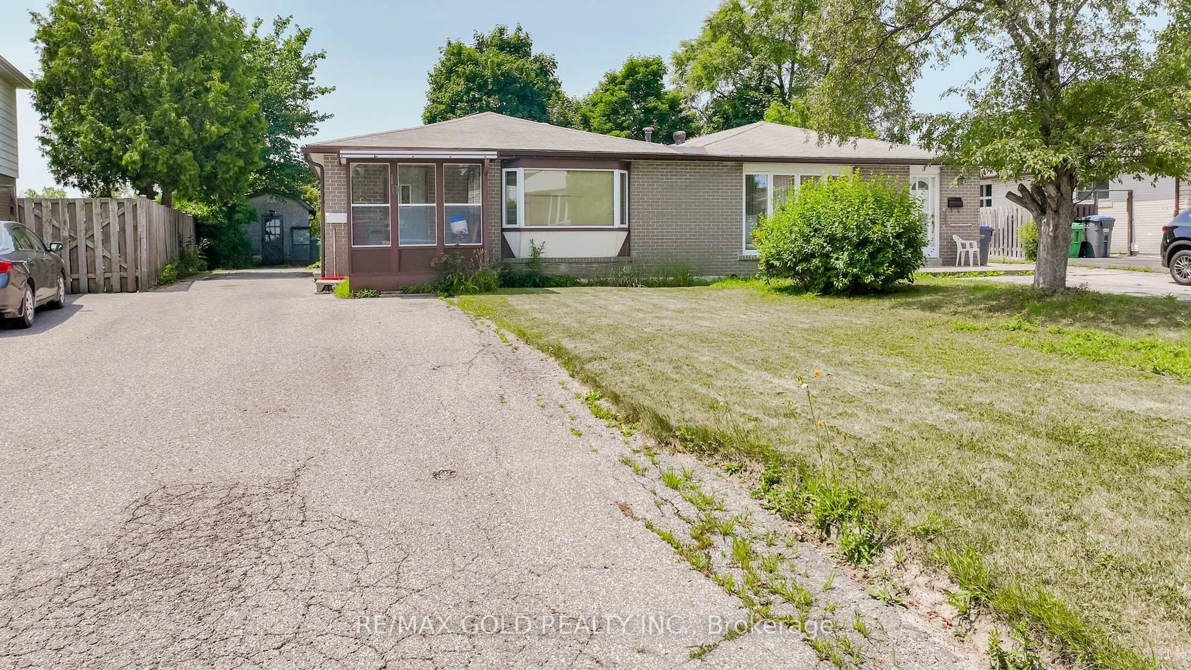 Unknown for 10 Edenridge Dr, Brampton Ontario L6T 3B1