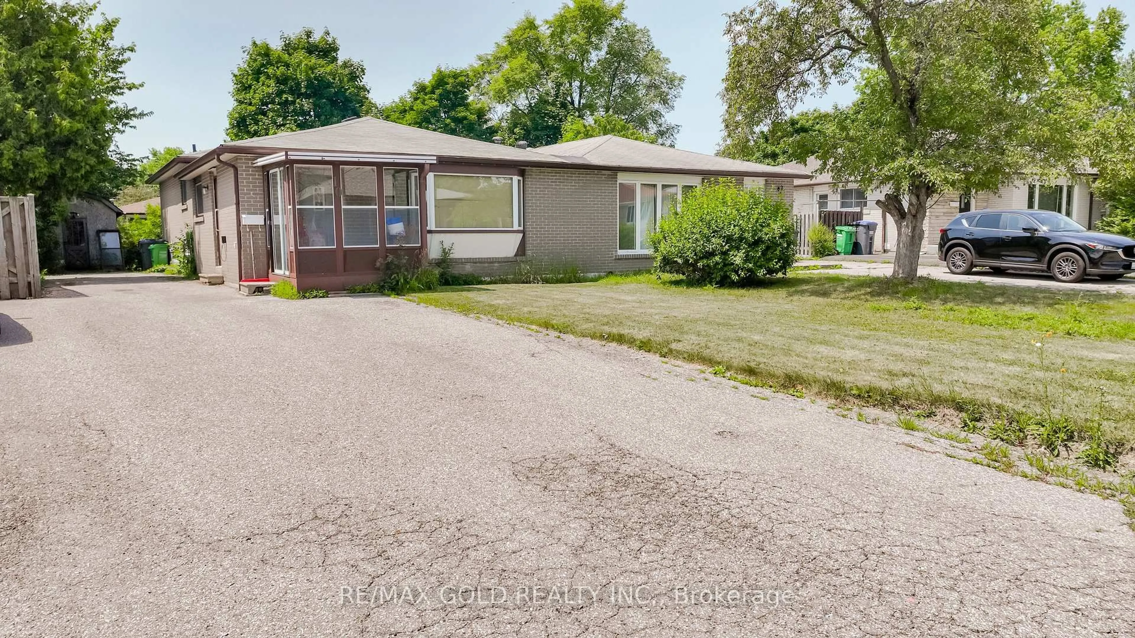 Unknown for 10 Edenridge Dr, Brampton Ontario L6T 3B1
