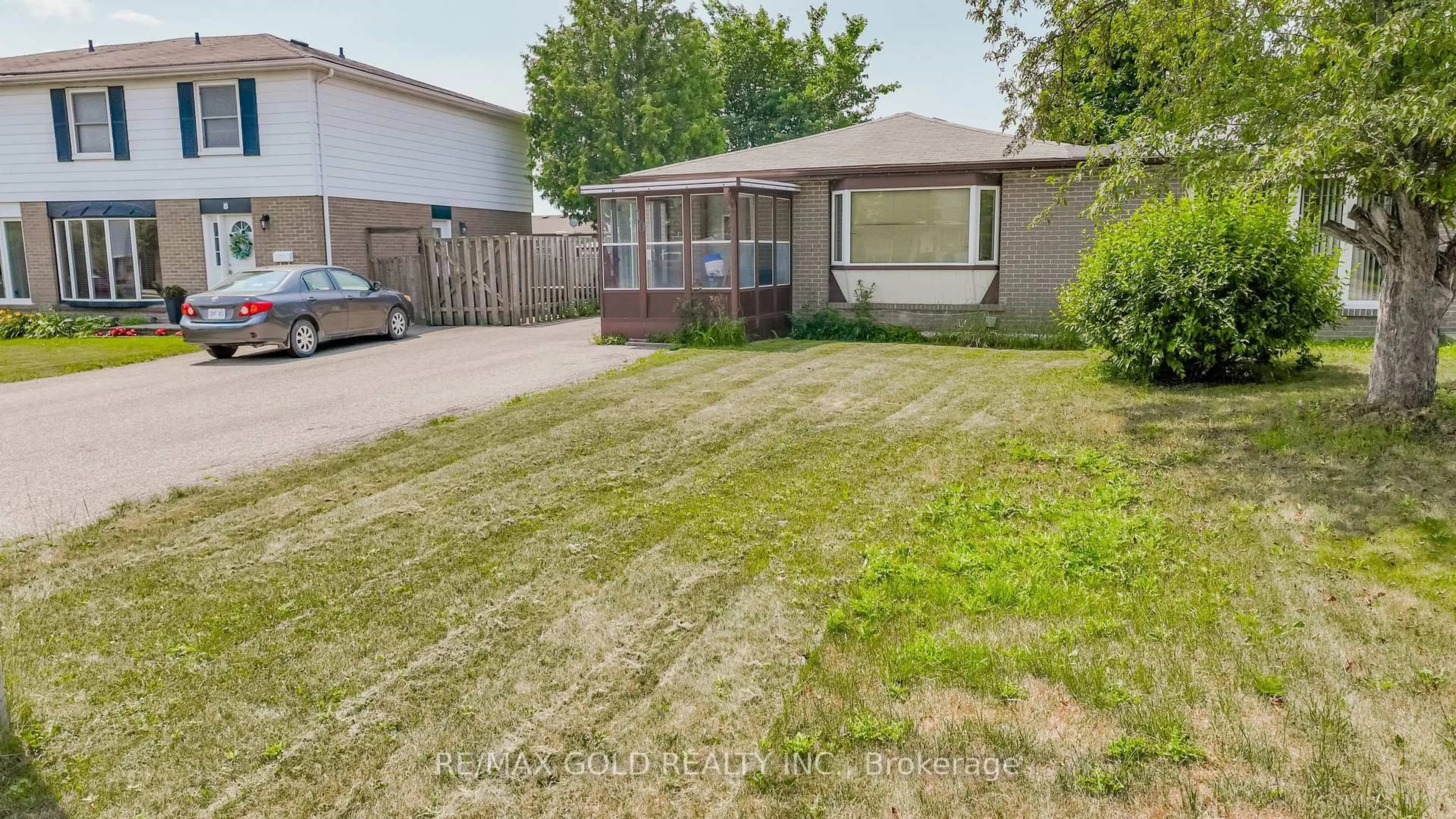 A pic from outside/outdoor area/front of a property/back of a property/a pic from drone, street for 10 Edenridge Dr, Brampton Ontario L6T 3B1