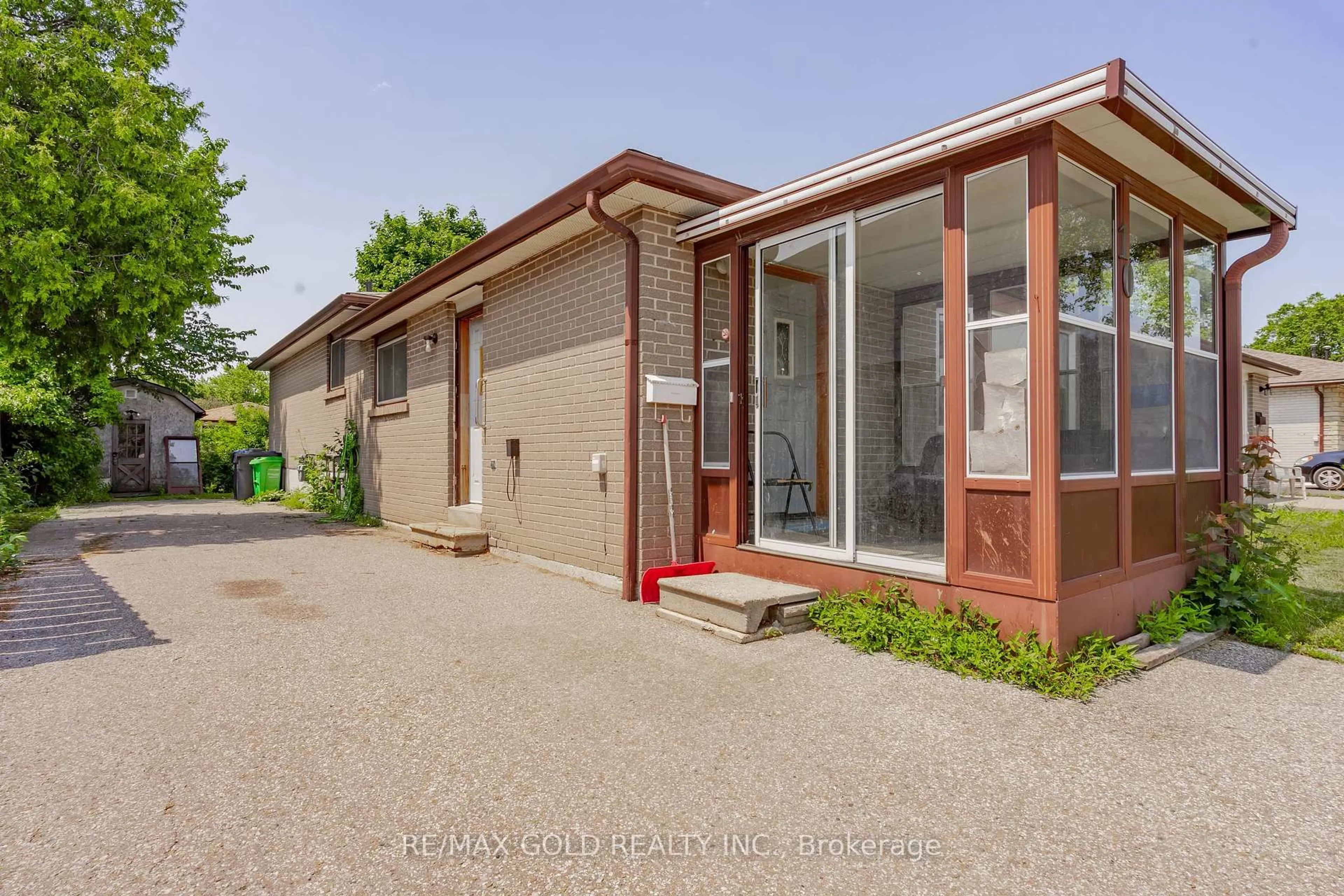 Home with brick exterior material, street for 10 Edenridge Dr, Brampton Ontario L6T 3B1