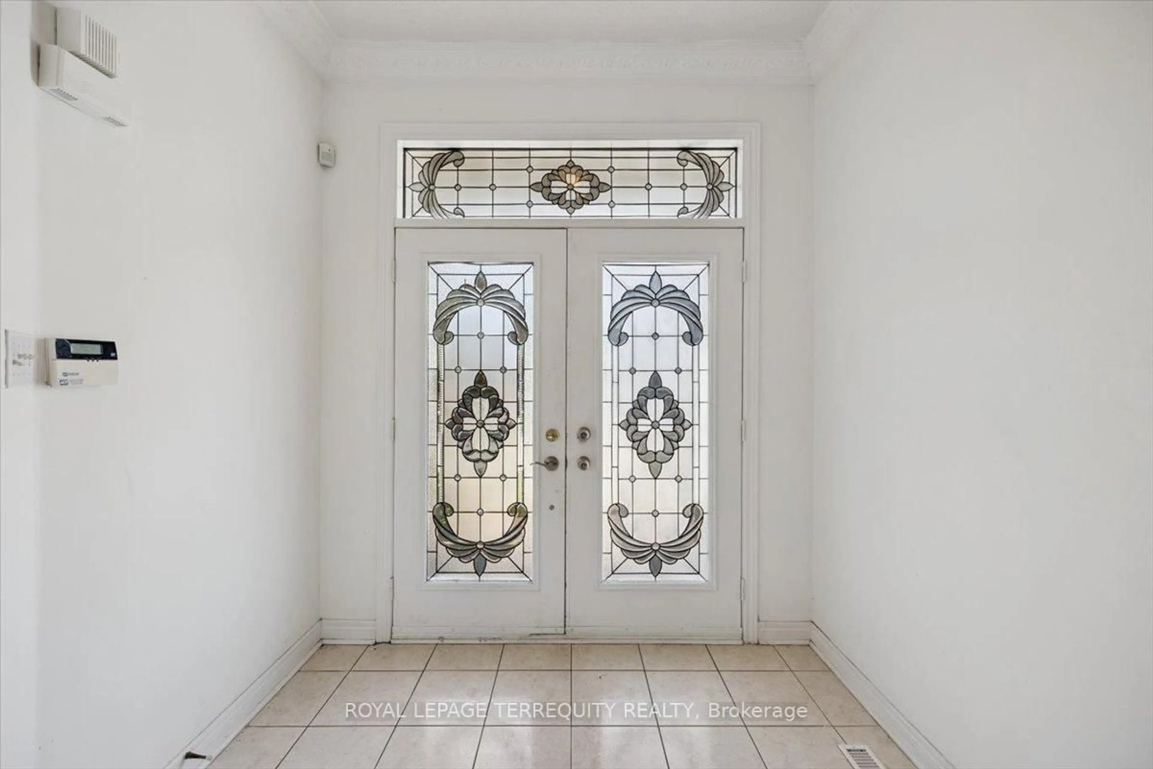Indoor entryway for 288 Fleming Dr, Milton Ontario L9T 5X9