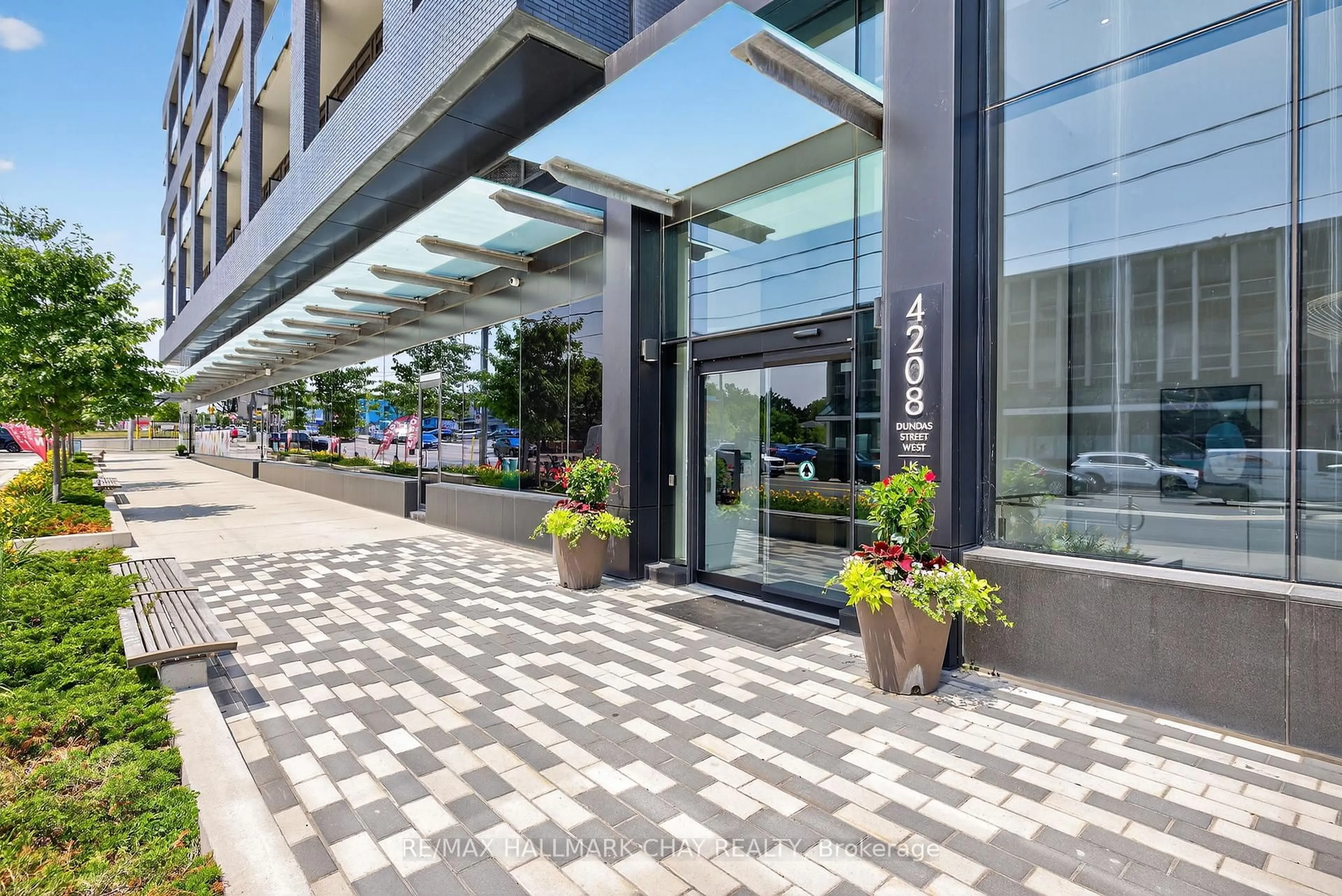 Indoor foyer for 4208 Dundas St #522, Toronto Ontario M8X 0B1