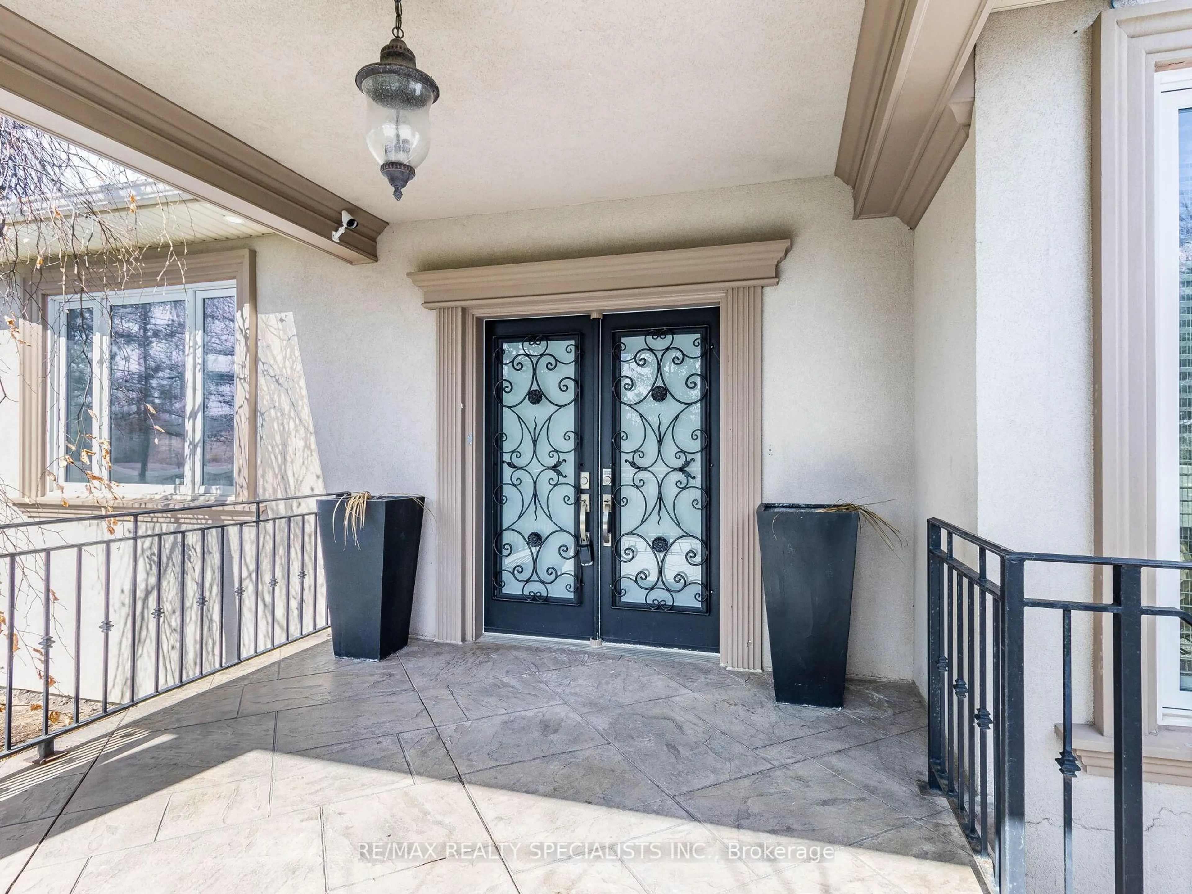 Indoor entryway for 9075 Eighth Line, Halton Hills Ontario L7G 4S5