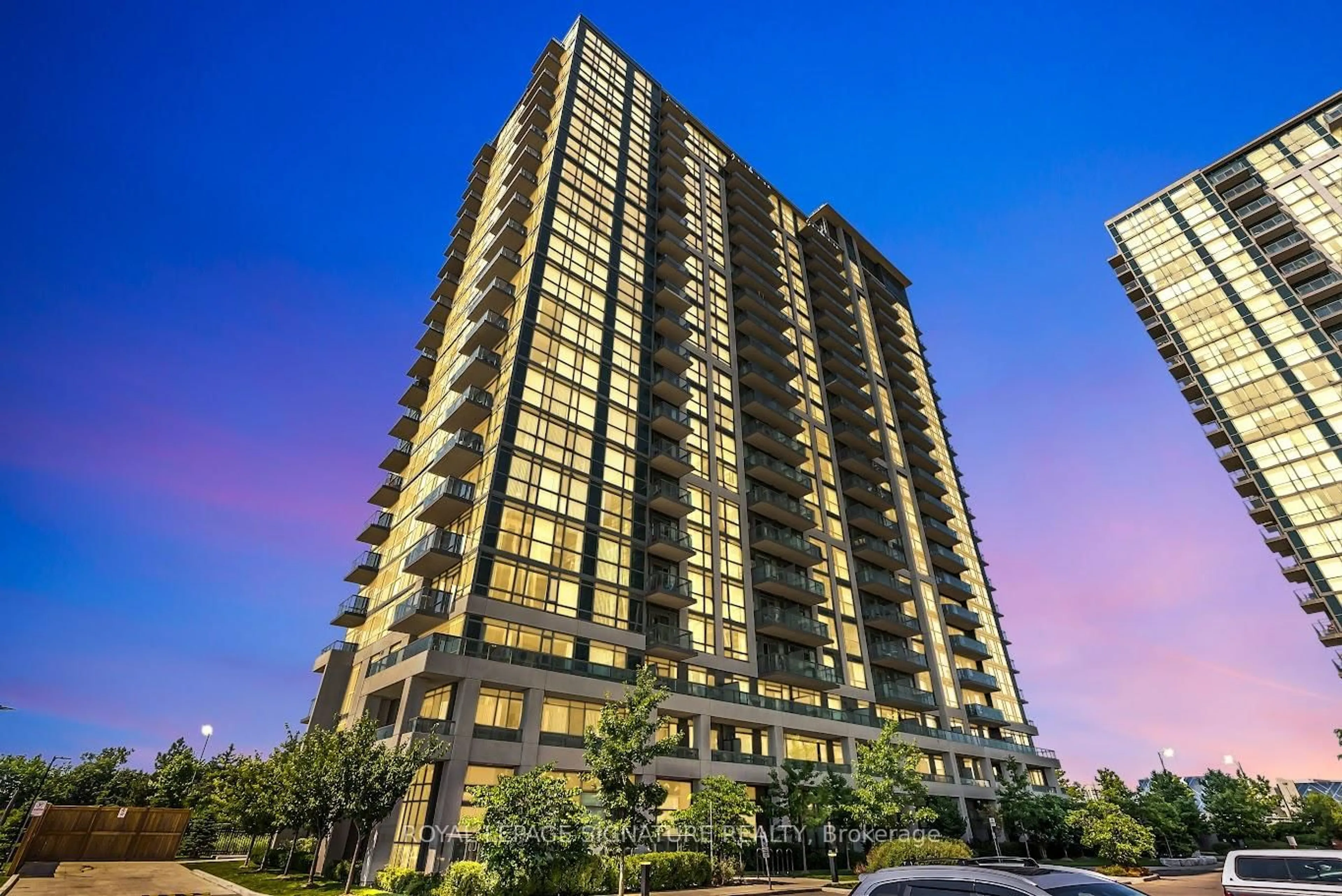Indoor foyer for 349 Rathburn Rd #1108, Mississauga Ontario L5B 0G9