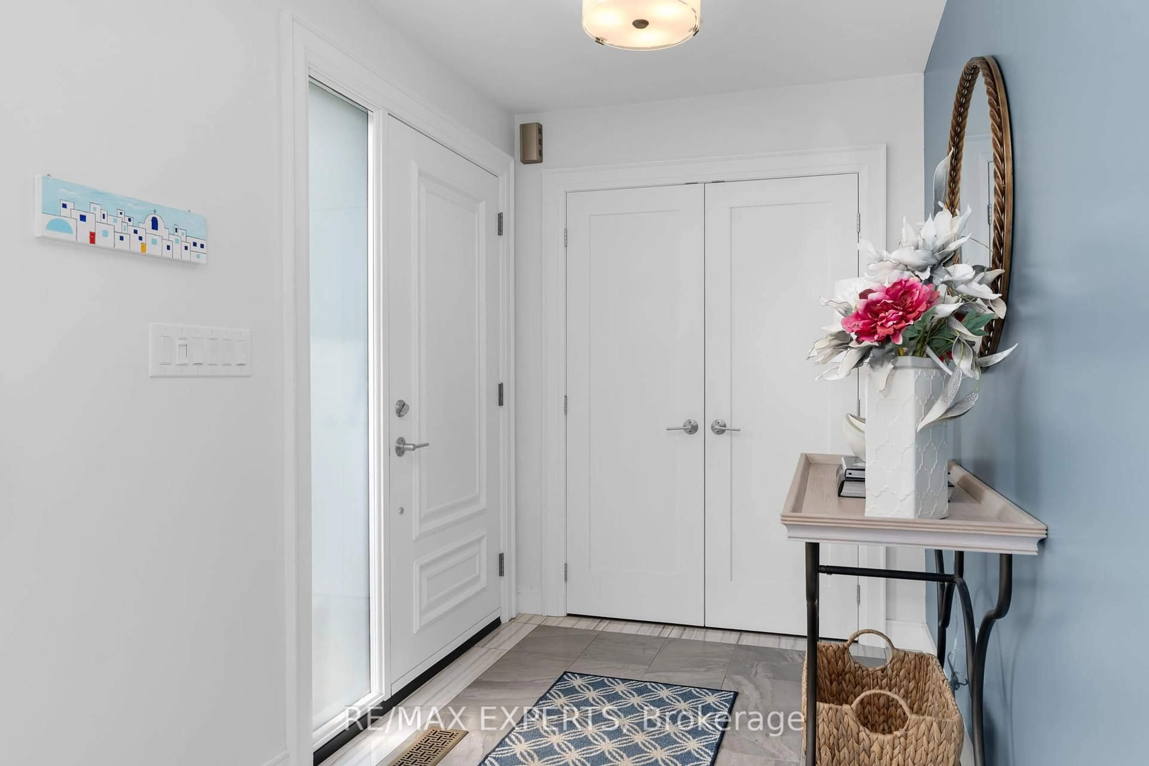 Indoor entryway for 191 Beaver Ave, Caledon Ontario L7E 3W6
