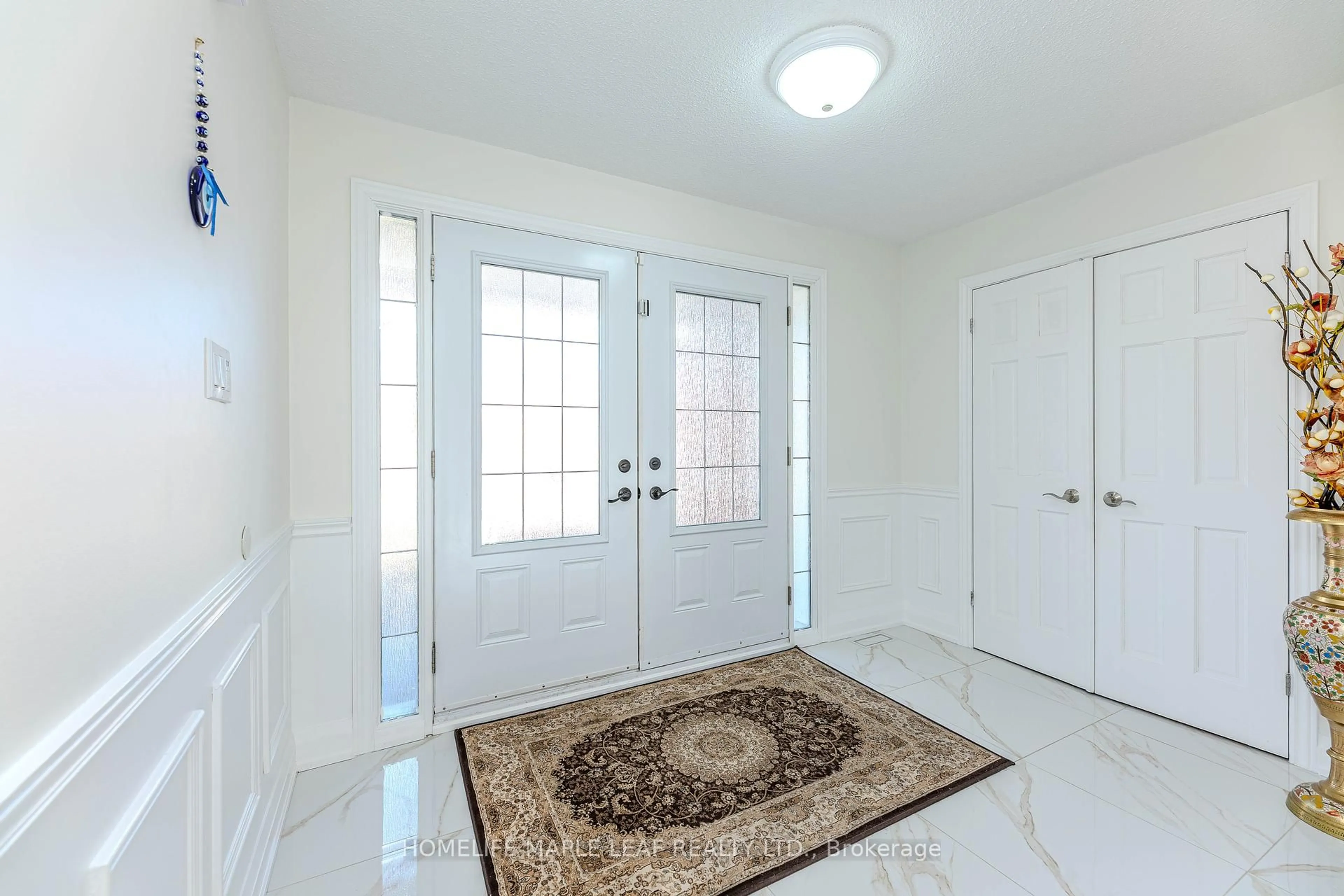 Indoor entryway for 1310 Greenridge Circ, Oakville Ontario L6M 2J7