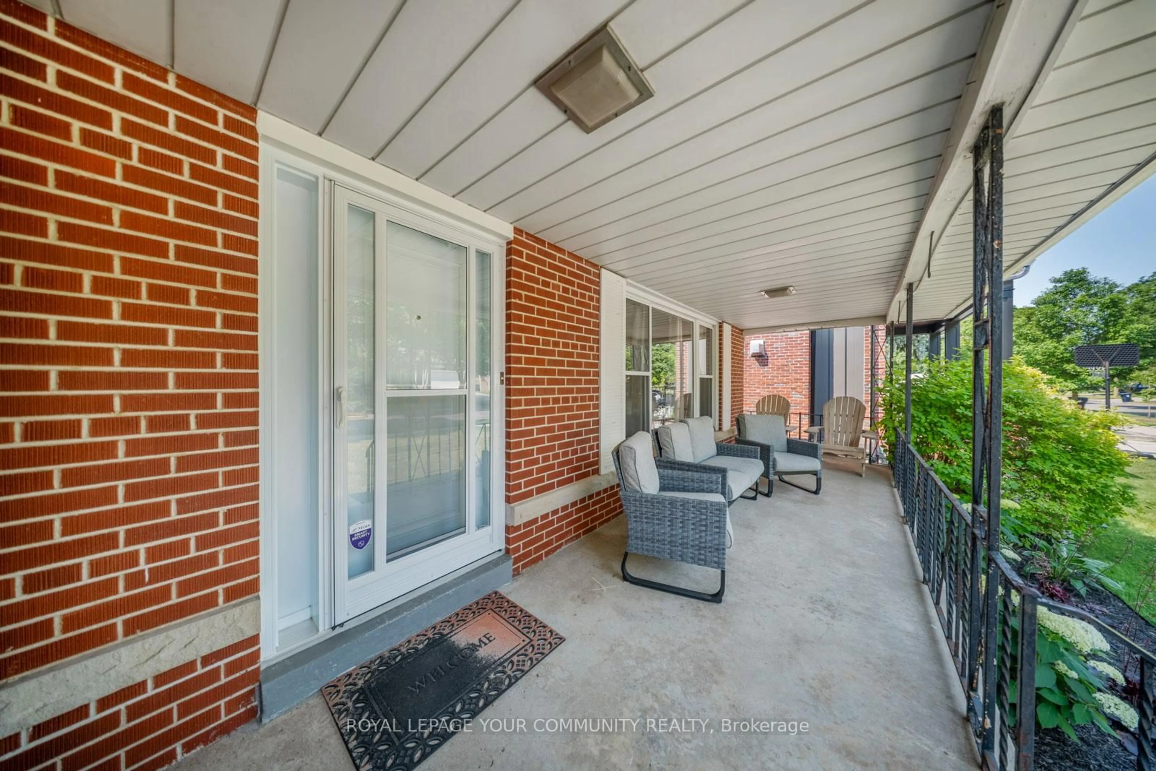Patio, street for 103 Summitcrest Dr, Toronto Ontario M9P 1H7