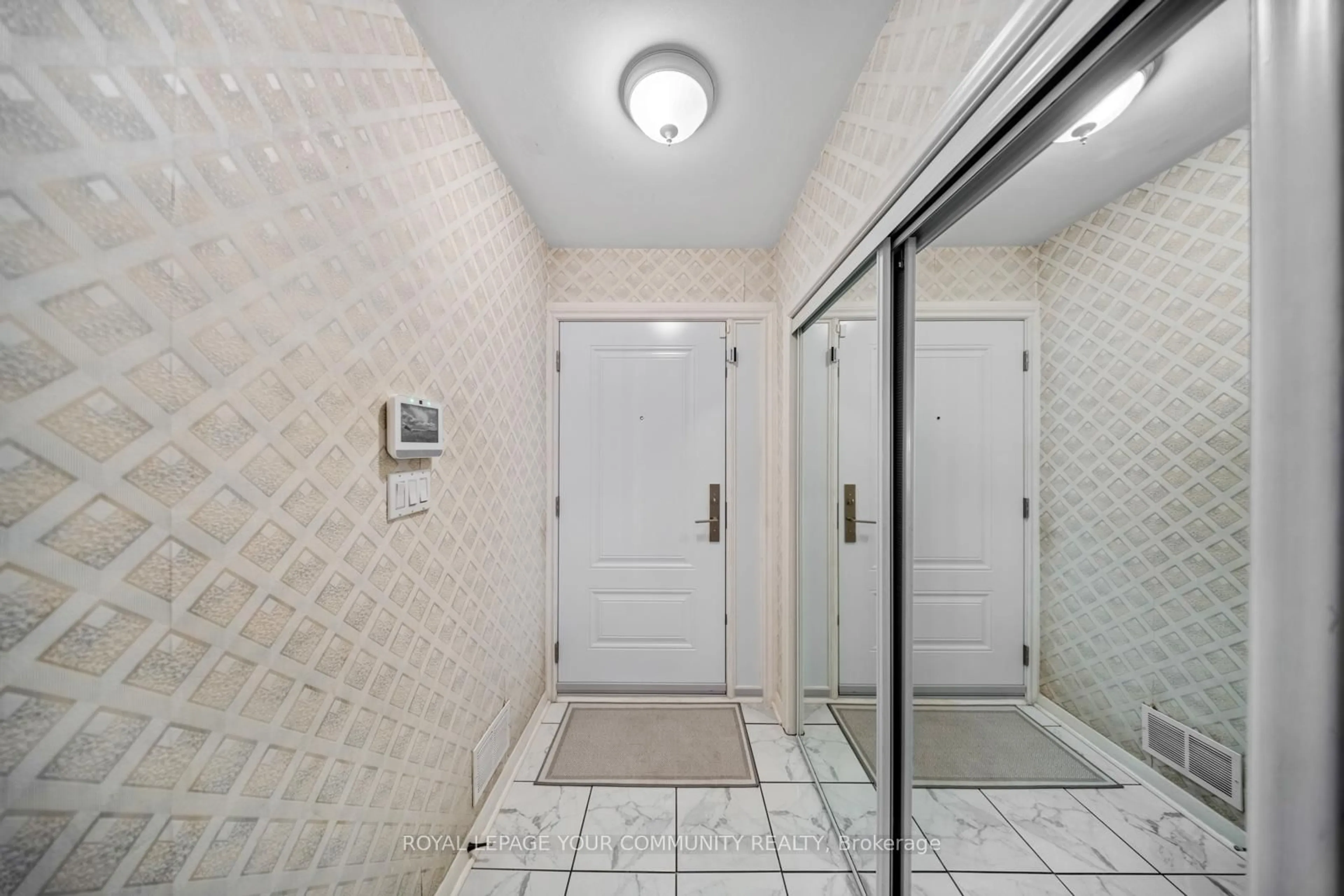 Unknown for 103 Summitcrest Dr, Toronto Ontario M9P 1H7