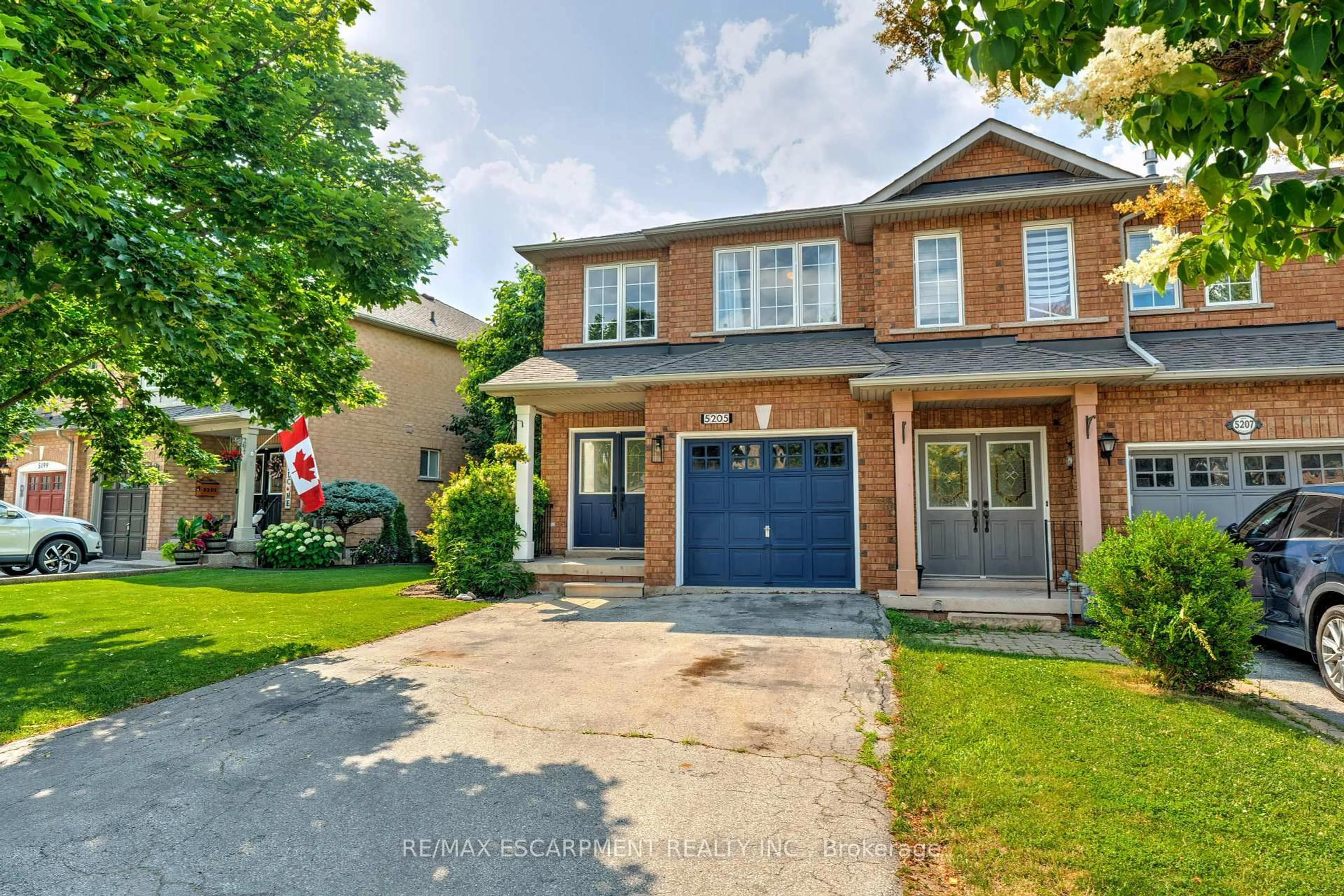 Home with brick exterior material, street for 5205 THORNBURN Dr, Burlington Ontario L7L 6R4