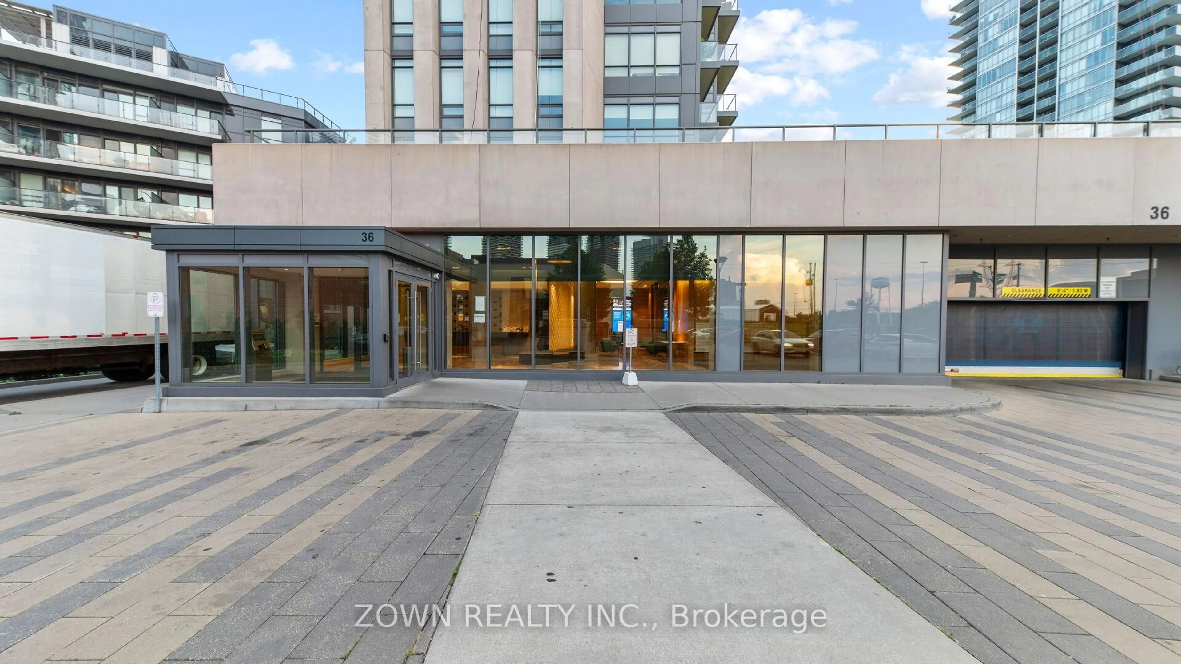 Indoor foyer for 36 Park Lawn Rd #1408, Toronto Ontario M8V 0E5