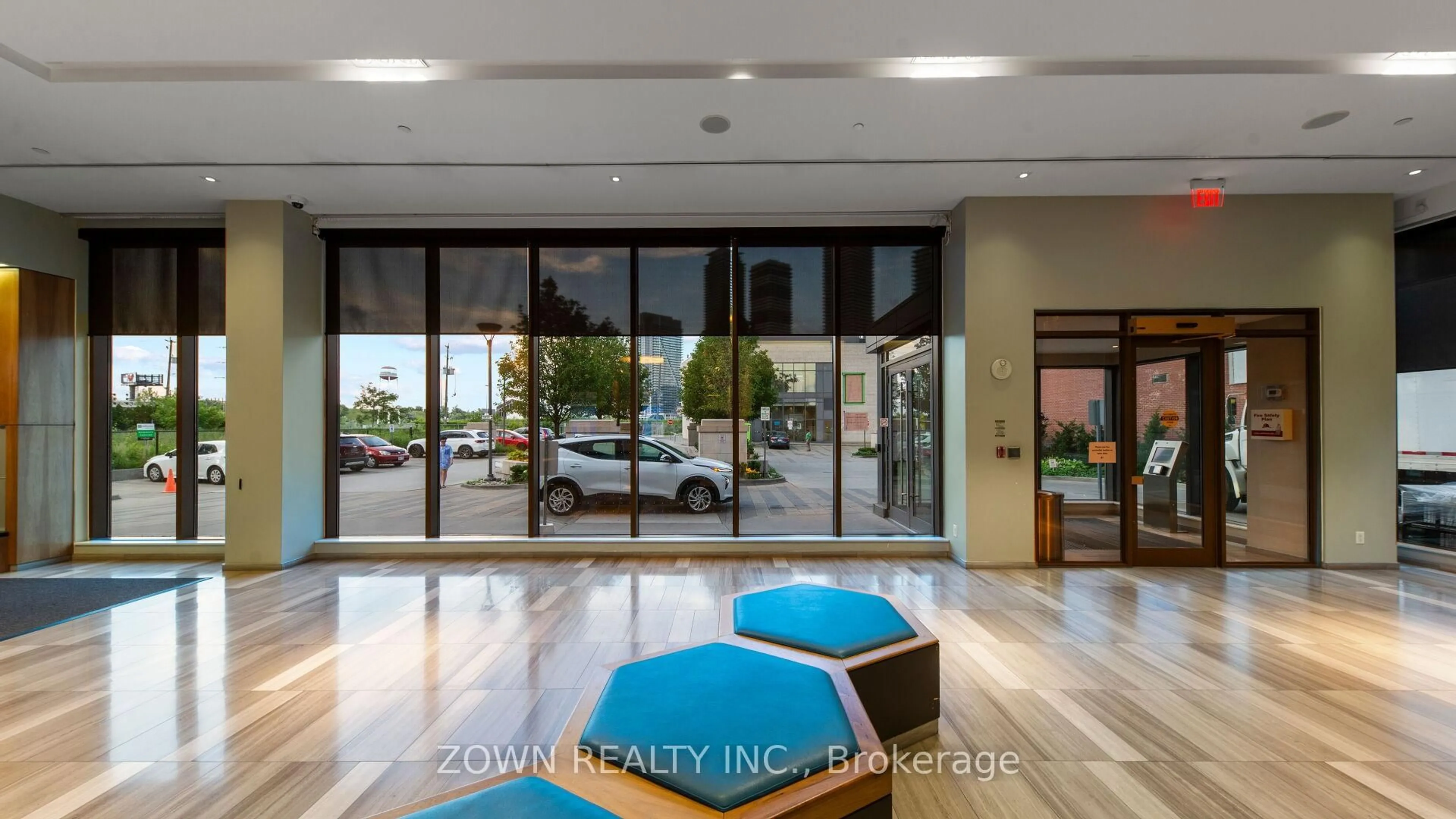 Indoor foyer for 36 Park Lawn Rd #1408, Toronto Ontario M8V 0E5