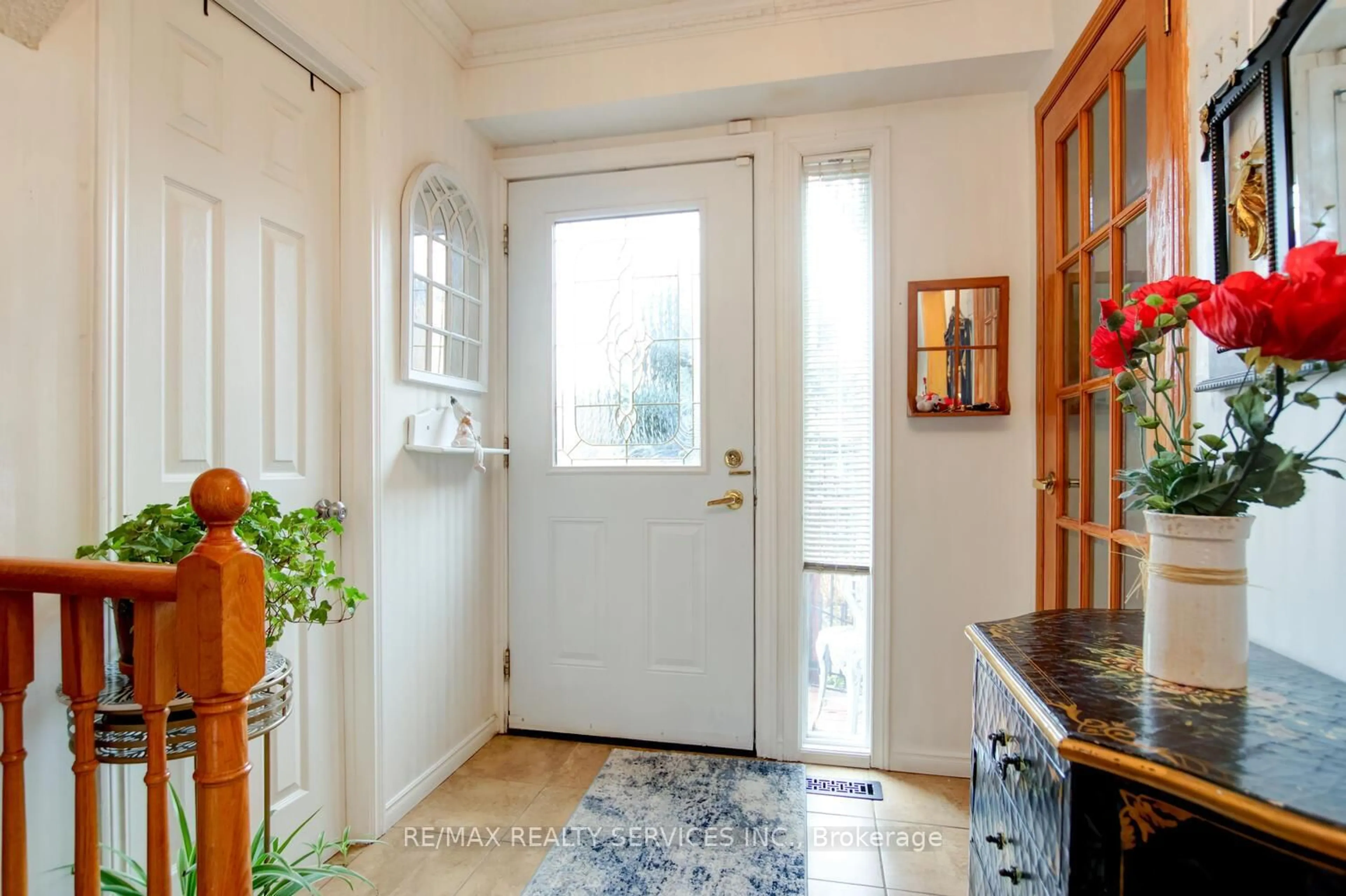 Indoor entryway for 47 Nuttall St, Brampton Ontario L6S 4V1
