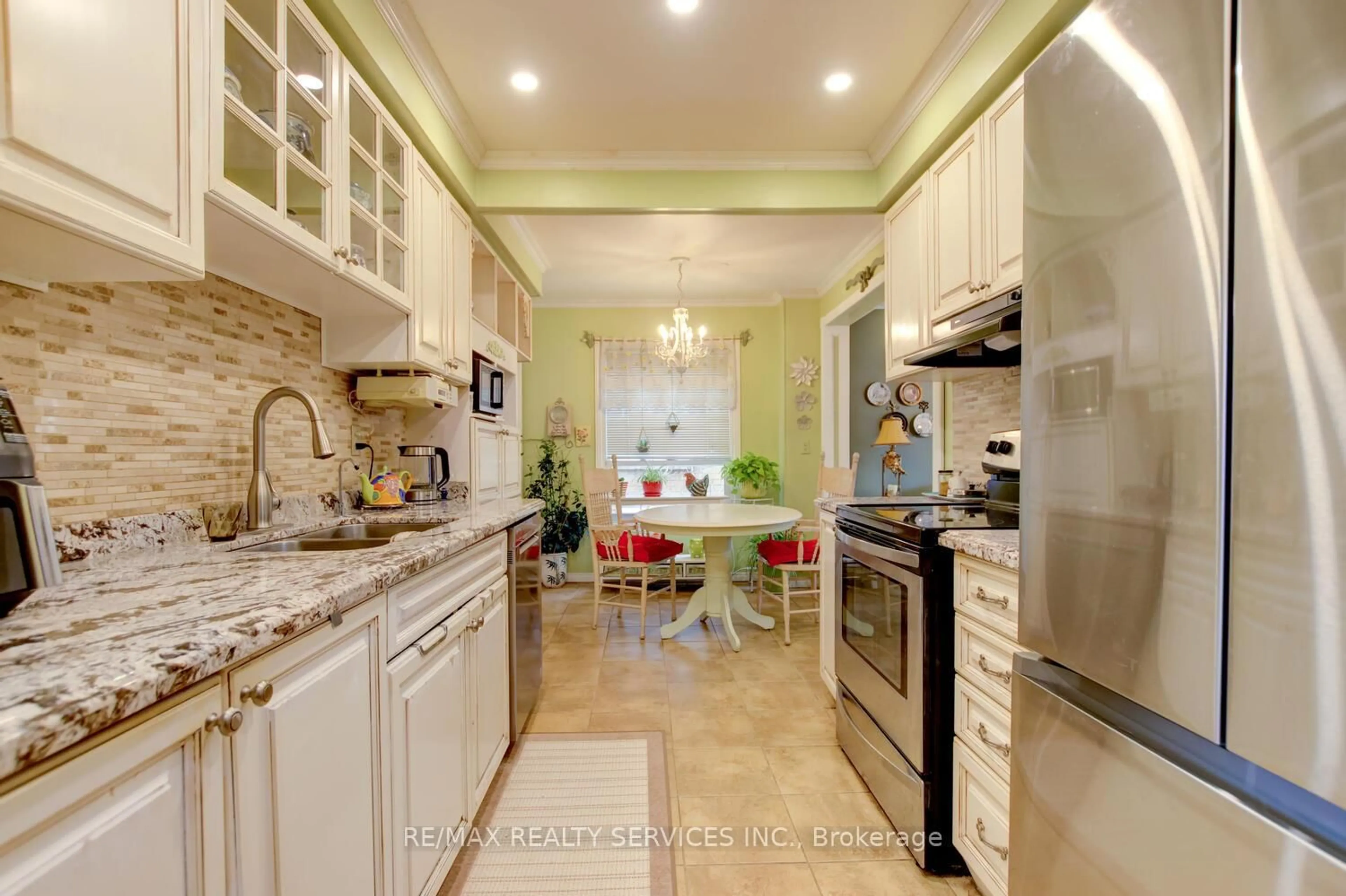 Contemporary kitchen, ceramic/tile floor for 47 Nuttall St, Brampton Ontario L6S 4V1