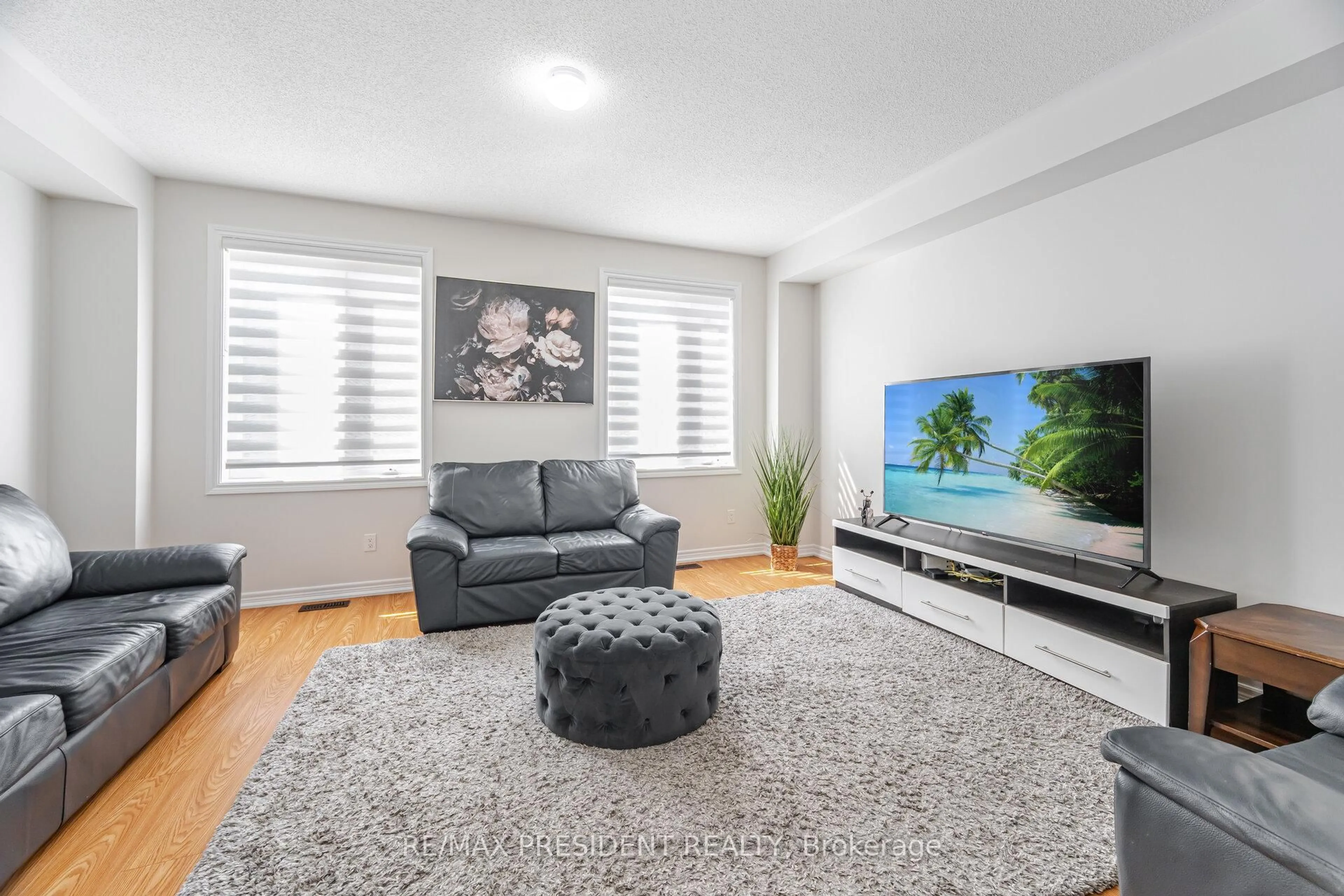 Home theater for 14 Tollgate St, Brampton Ontario L6Z 0J1