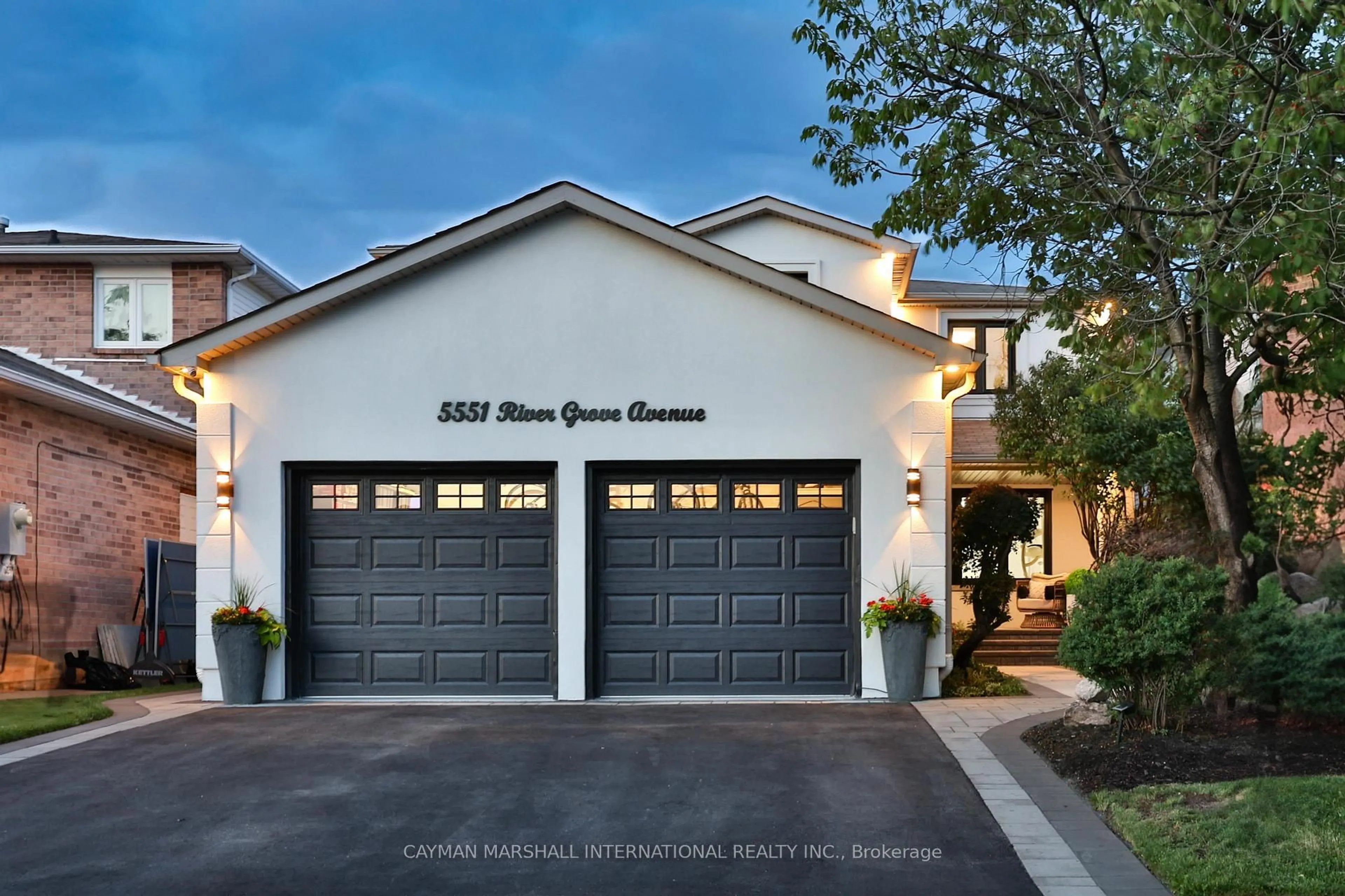 Indoor garage for 5551 River Grove Ave, Mississauga Ontario L5M 3T6