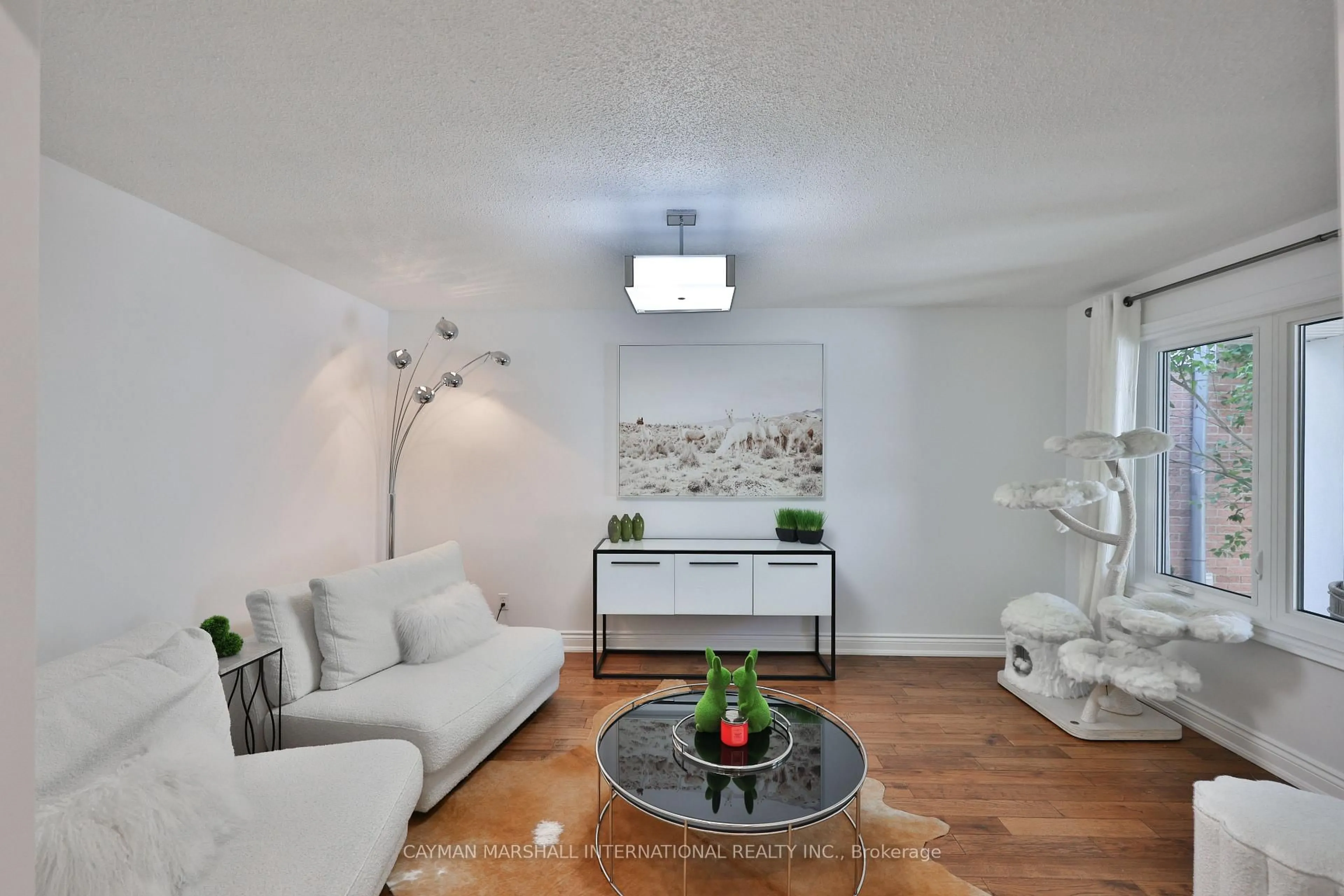 Living room with furniture, unknown for 5551 River Grove Ave, Mississauga Ontario L5M 3T6
