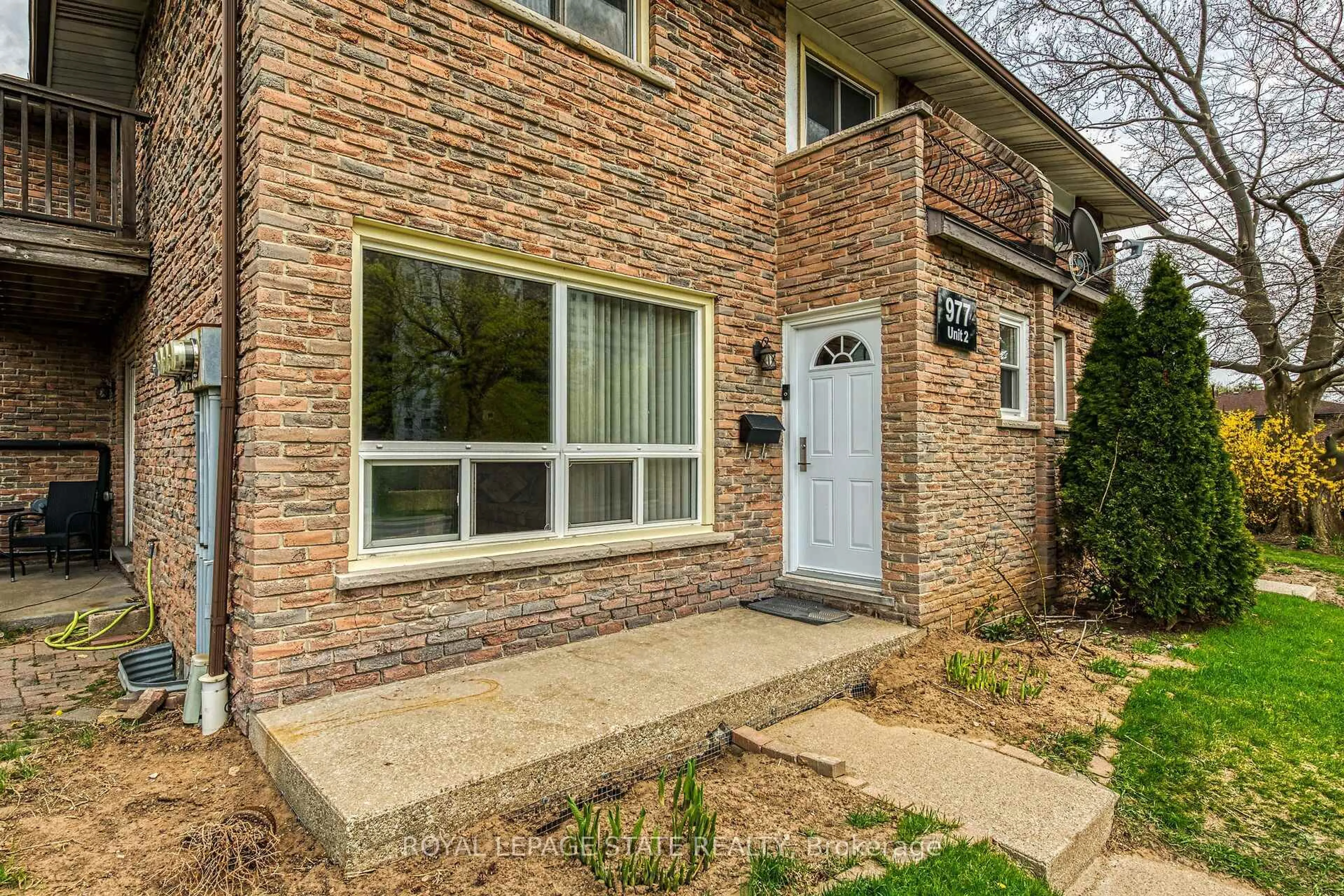Home with brick exterior material, street for 977 Francis Rd #2, Burlington Ontario L7T 3Z1