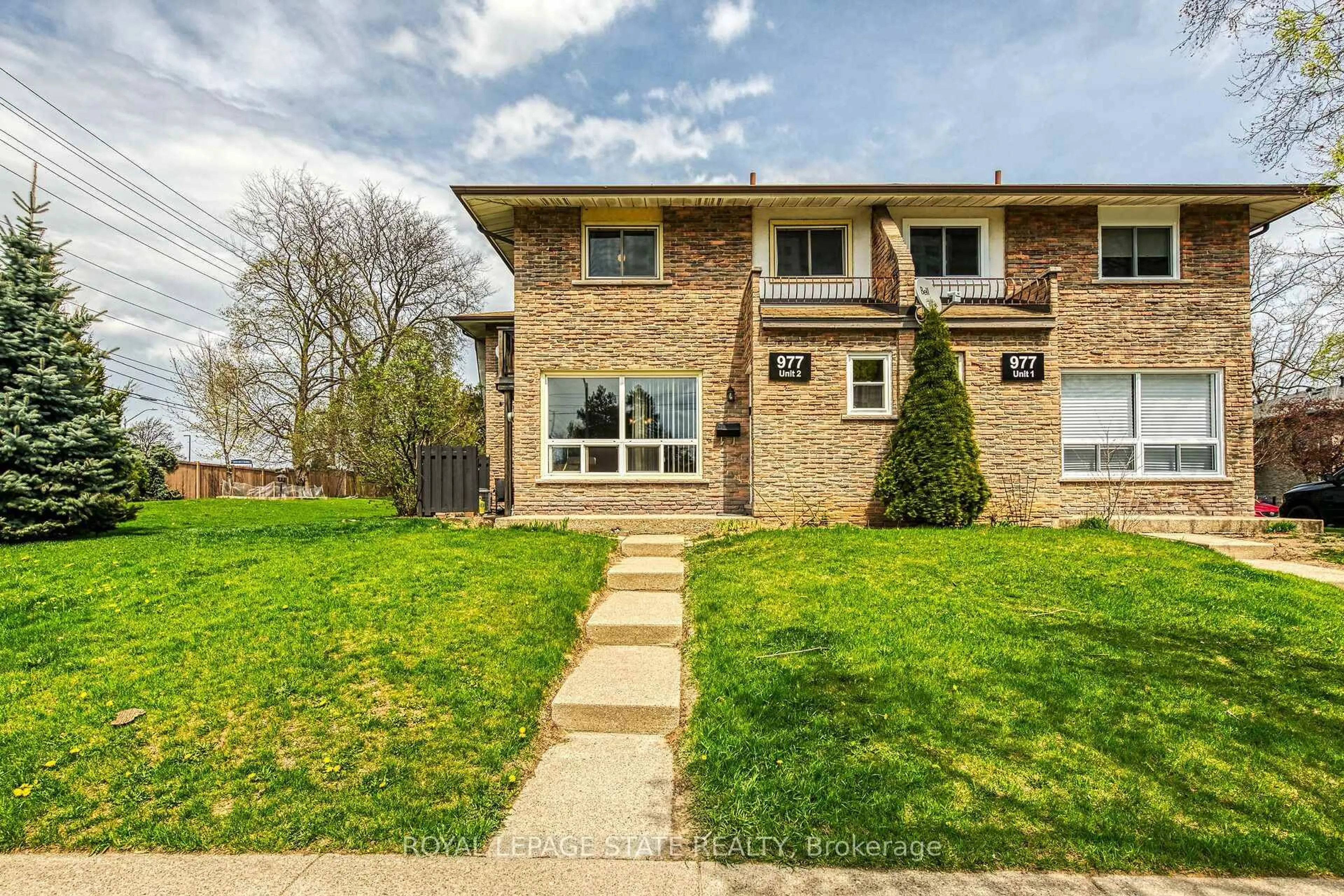 Home with brick exterior material, street for 977 Francis Rd #2, Burlington Ontario L7T 3Z1