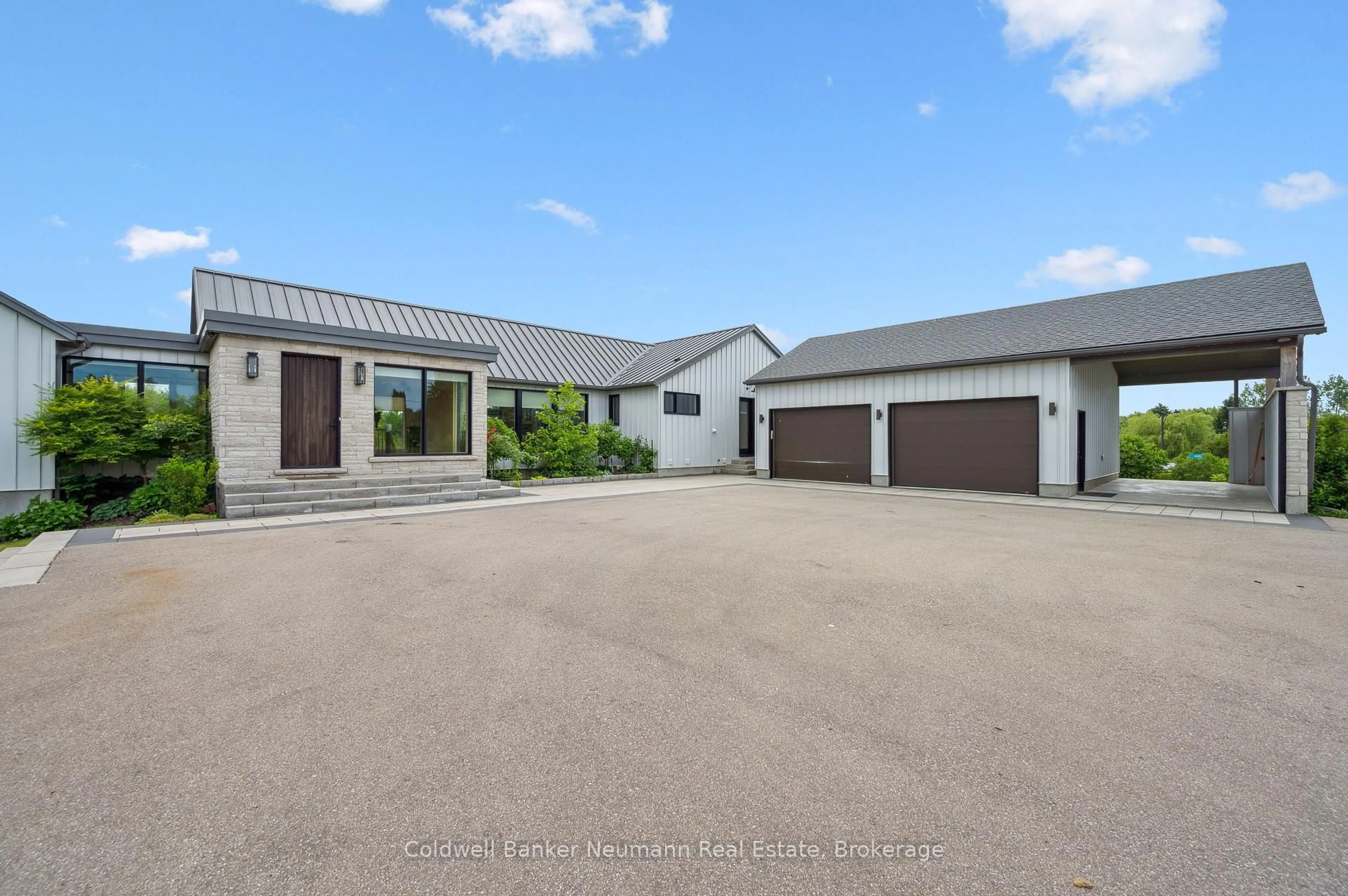 A pic from outside/outdoor area/front of a property/back of a property/a pic from drone, street for 1270 15th Sdrd, Milton Ontario L0P 1J0