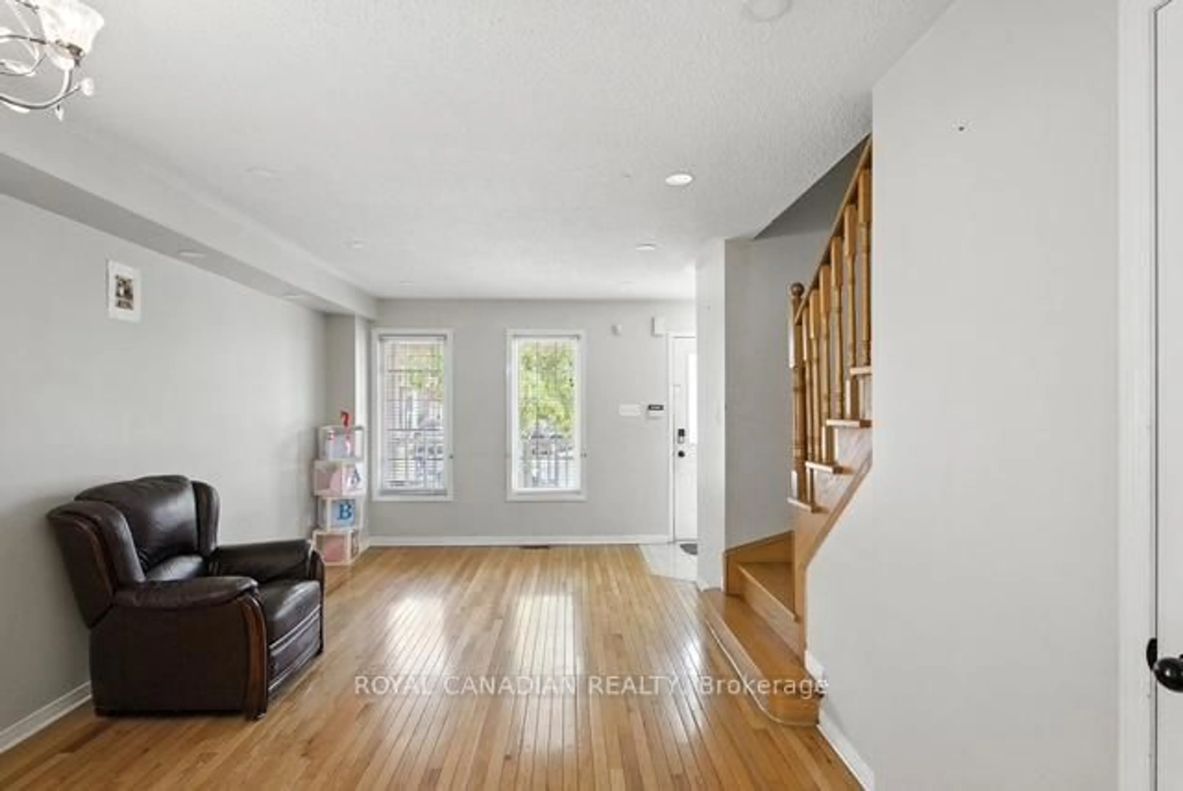 Unknown for 112 Saintsbury Cres, Brampton Ontario L6R 2V8
