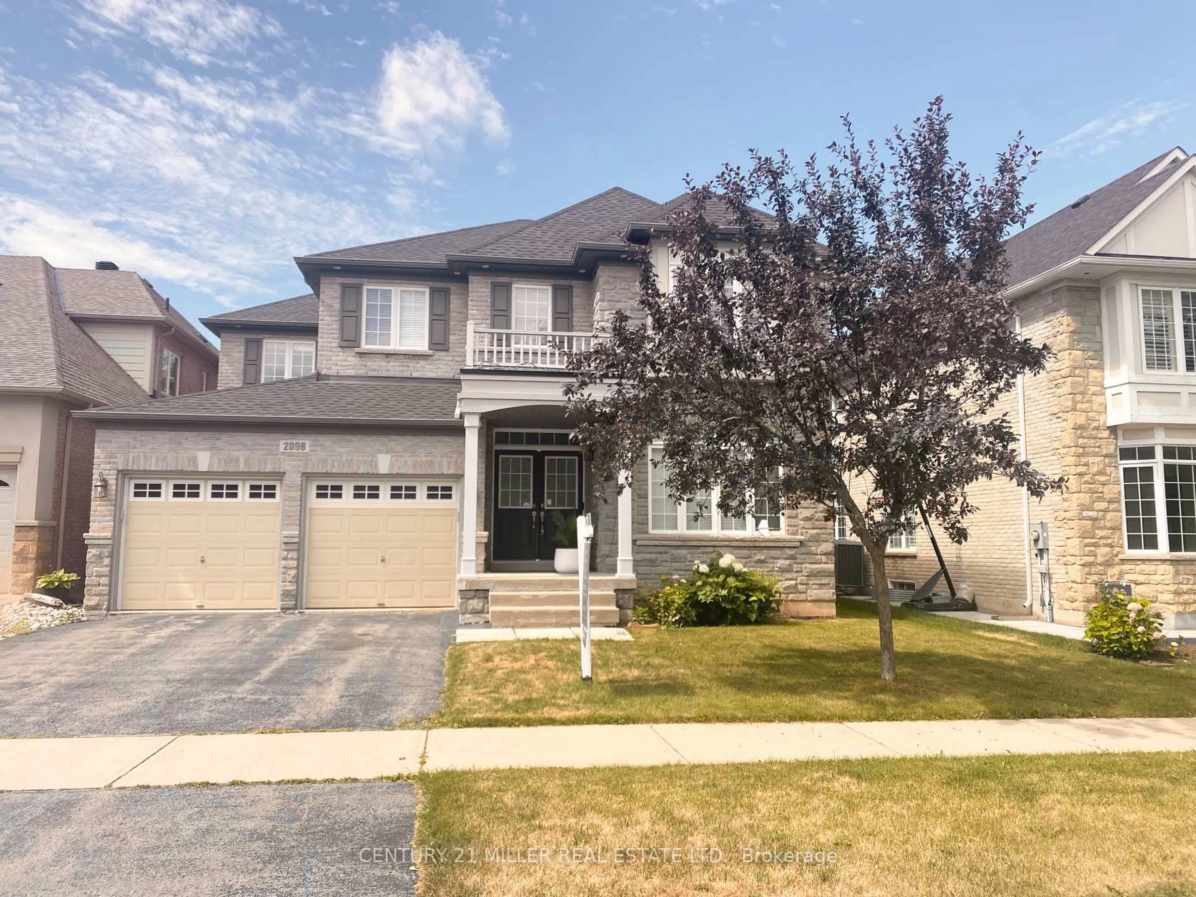Home with vinyl exterior material, street for 2098 Wildfel Way, Oakville Ontario L6M 0E2