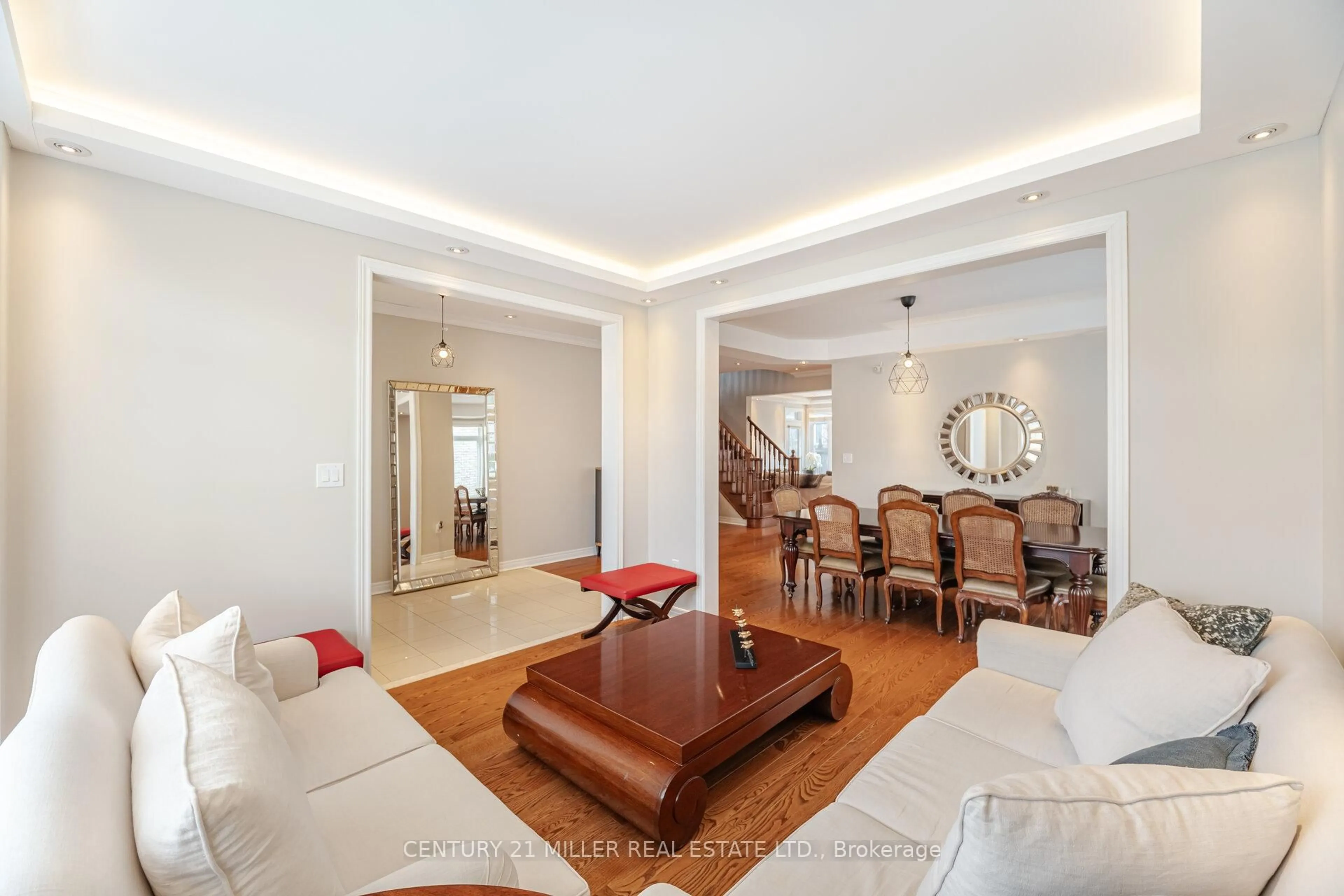 Living room with furniture, unknown for 2098 Wildfel Way, Oakville Ontario L6M 0E2