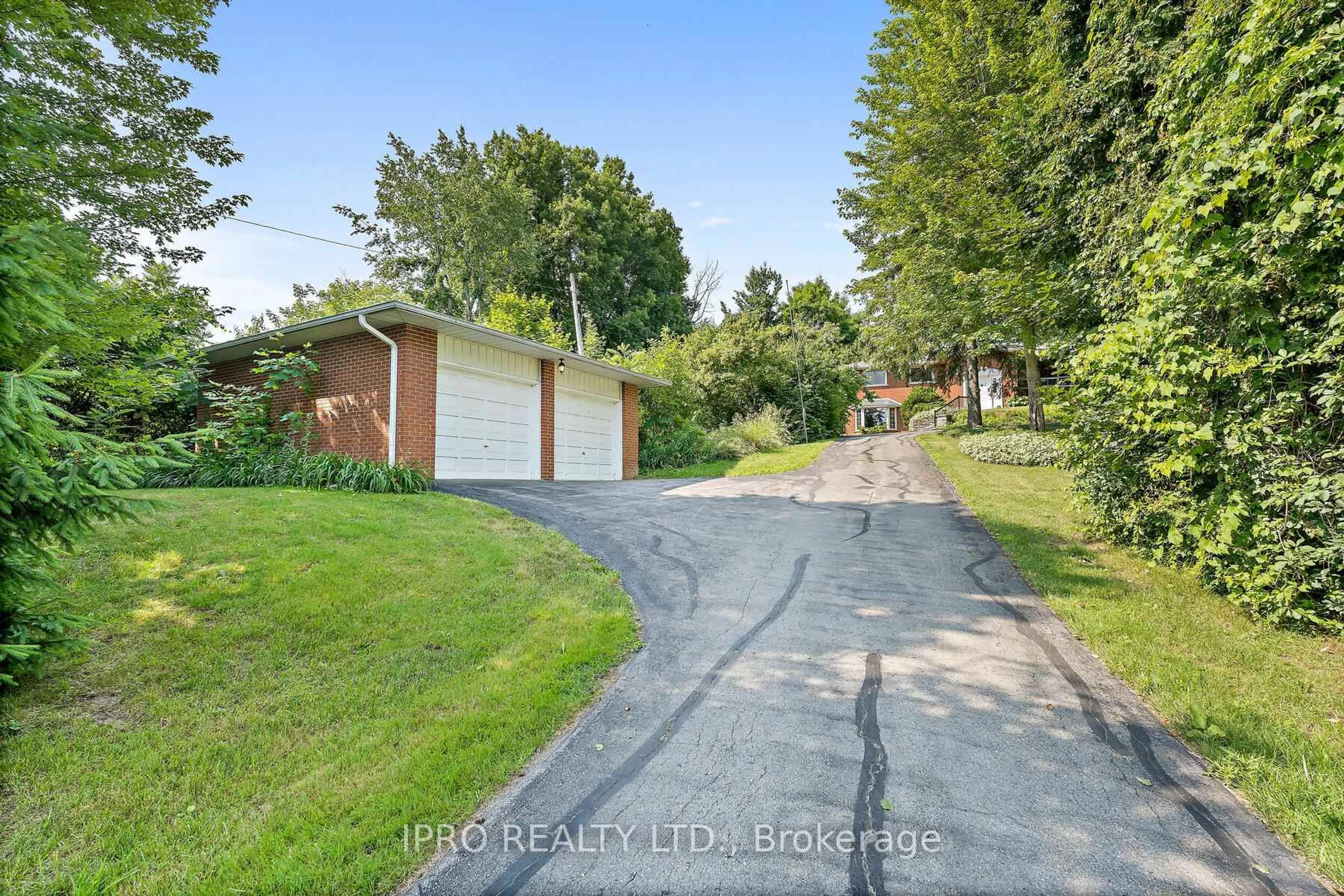 A pic from outside/outdoor area/front of a property/back of a property/a pic from drone, street for 12506 Eighth Line, Halton Hills Ontario L7G 4S4