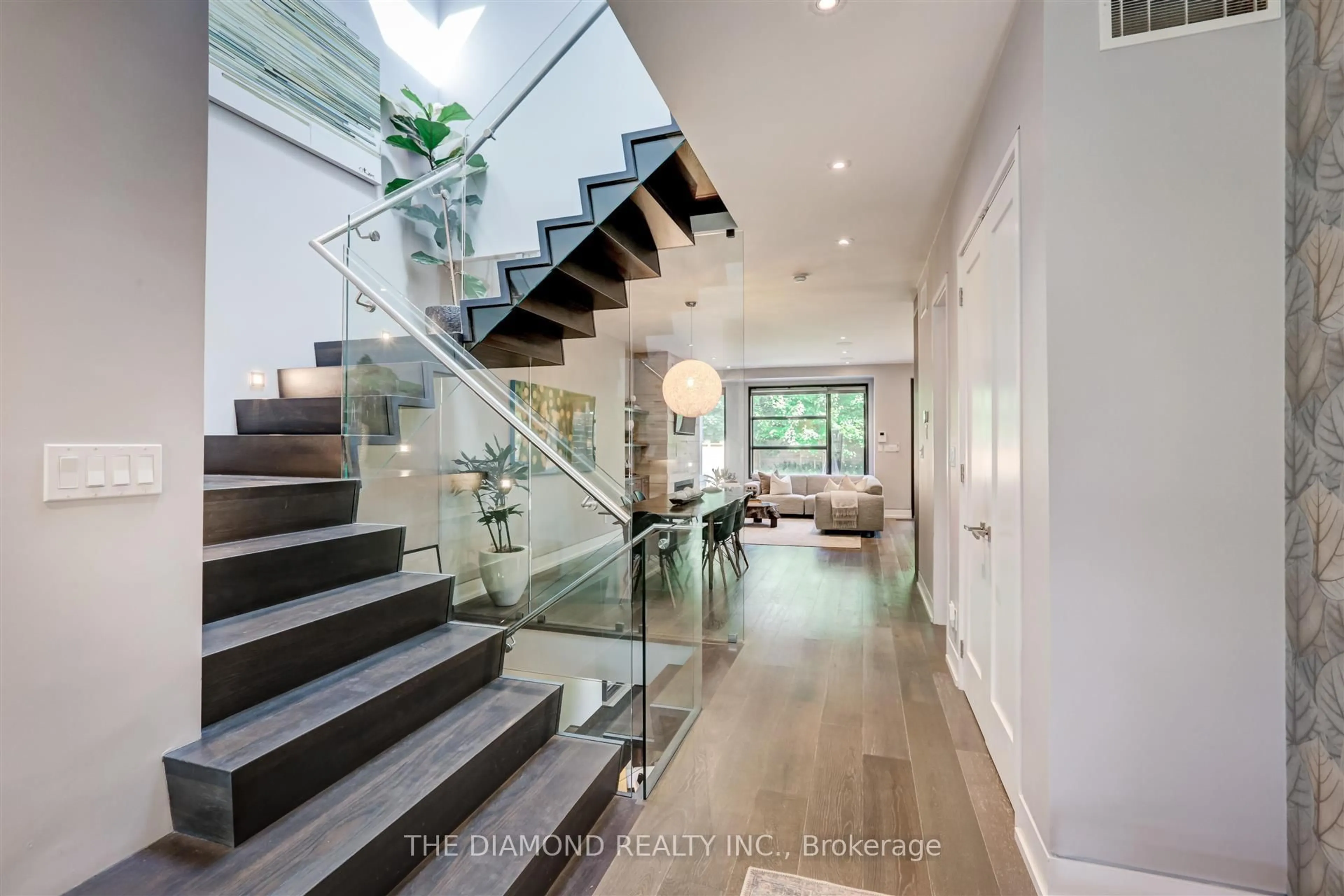 Stairs for 108 Government Rd, Toronto Ontario M8X 1W5