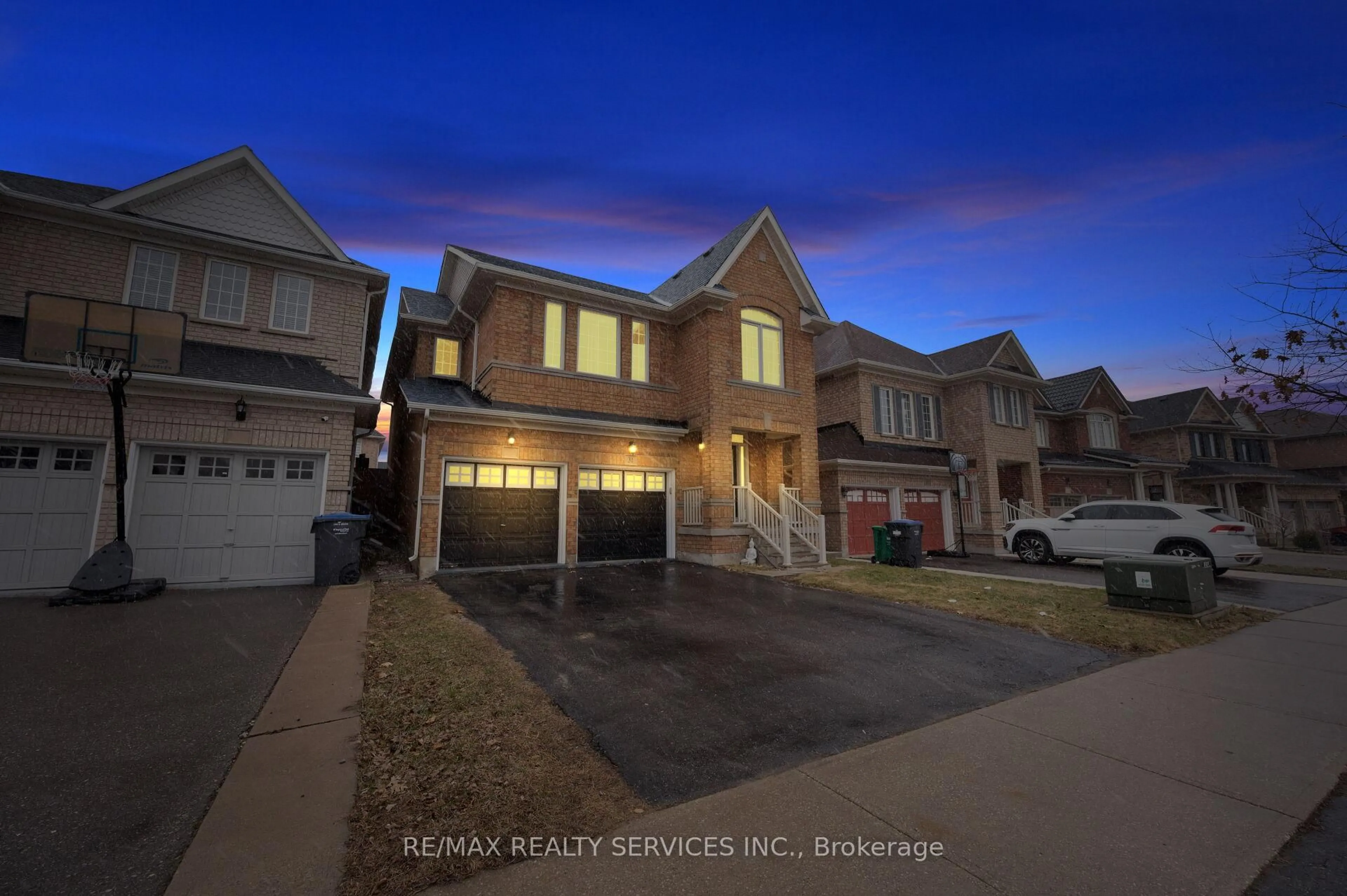 Unknown for 31 Rambling Oak Dr, Brampton Ontario L7A 3X8