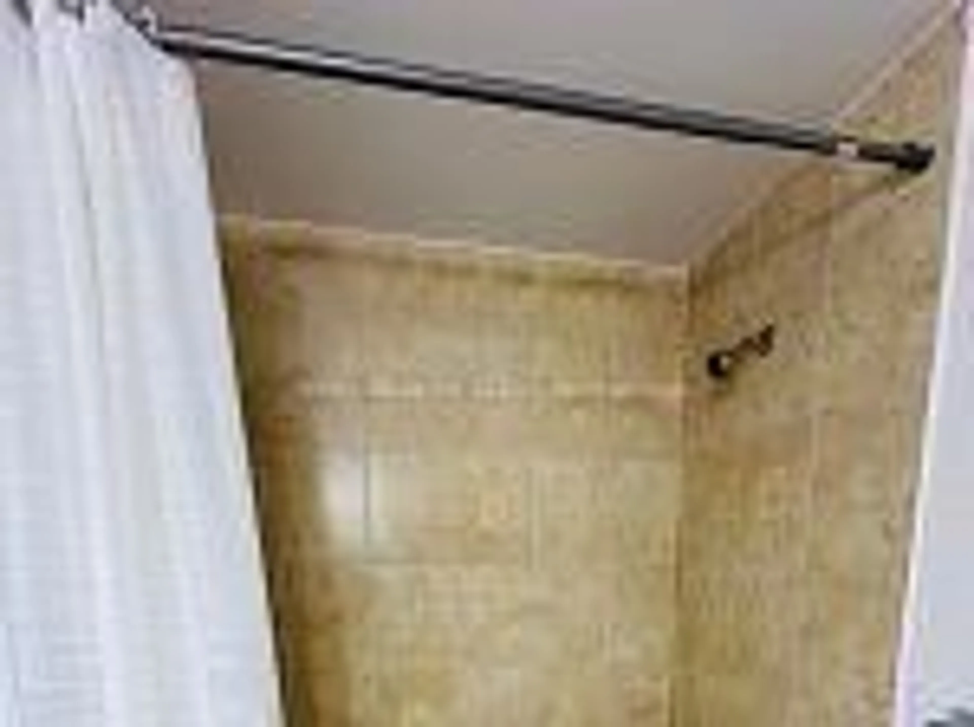 Standard bathroom, ceramic/tile floor for 225 Webb Dr #1508, Mississauga Ontario L5B 4P2