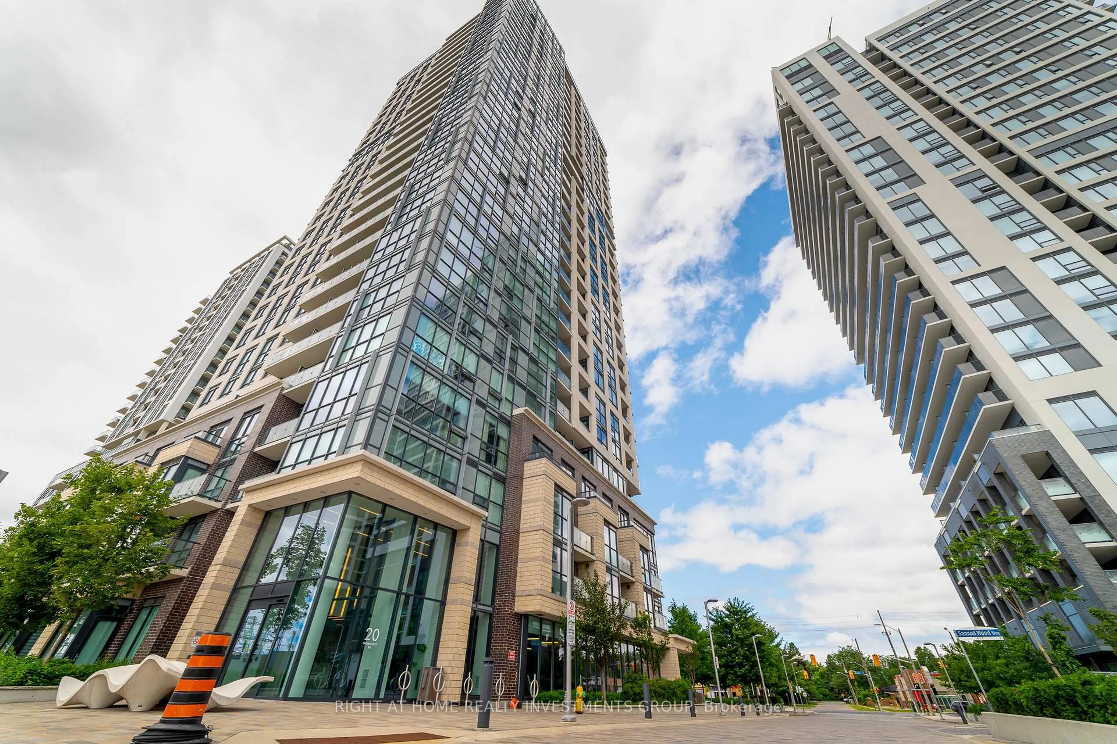 Indoor foyer for 20 Thomas Riley Rd Rd #2309, Toronto Ontario M9B 1B1