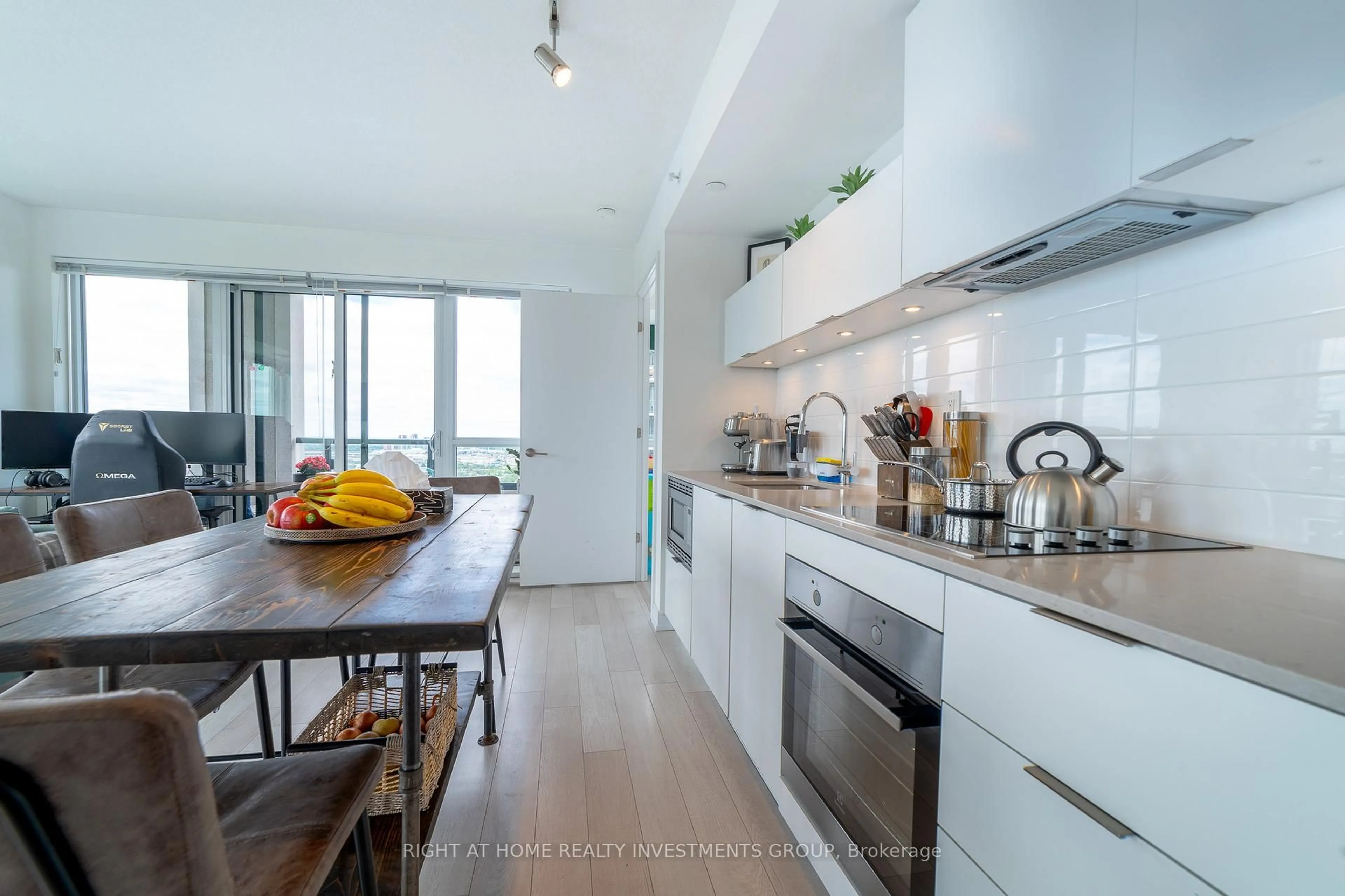 Contemporary kitchen, unknown for 20 Thomas Riley Rd Rd #2309, Toronto Ontario M9B 1B1