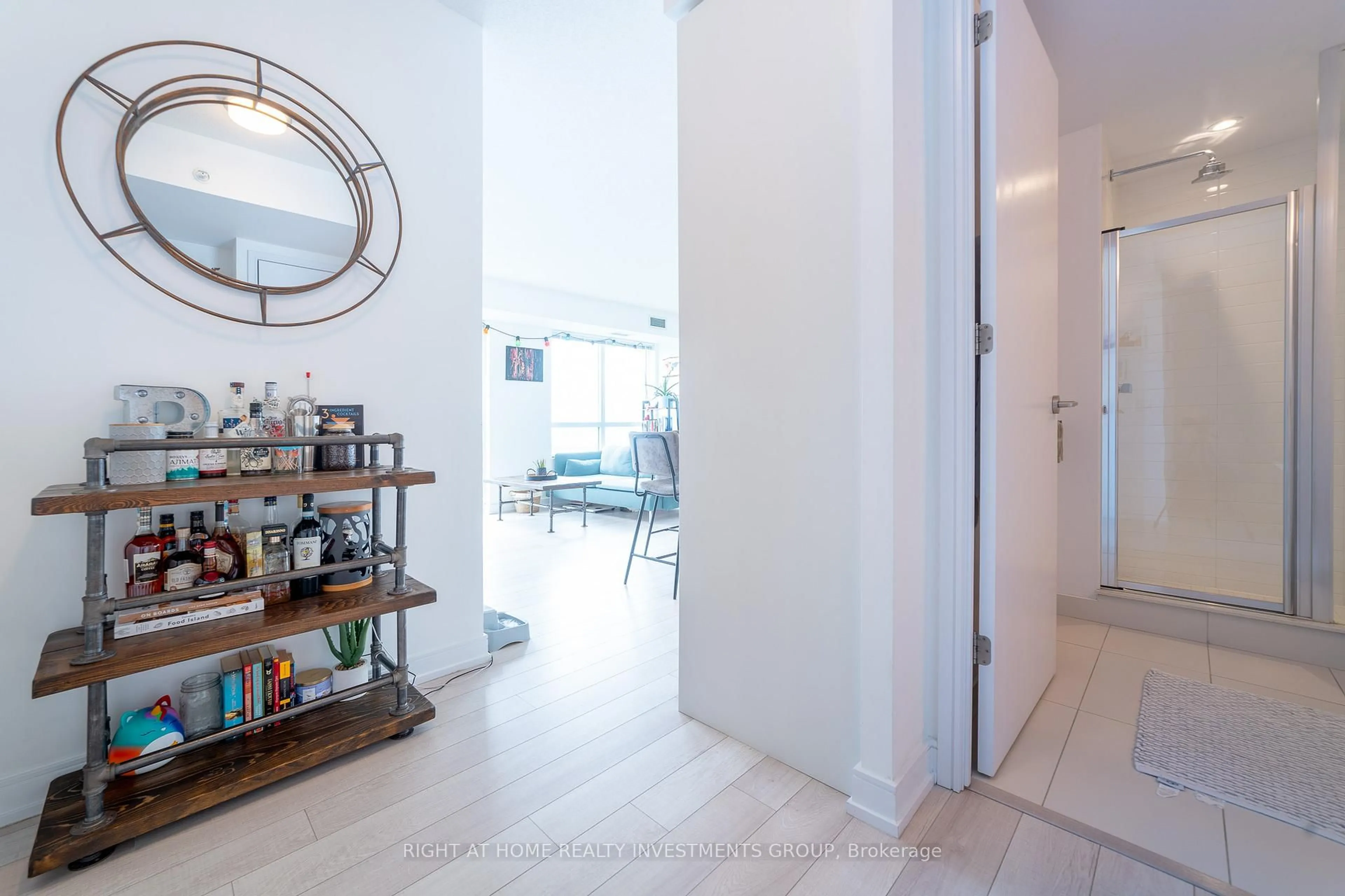 Indoor foyer for 20 Thomas Riley Rd Rd #2309, Toronto Ontario M9B 1B1