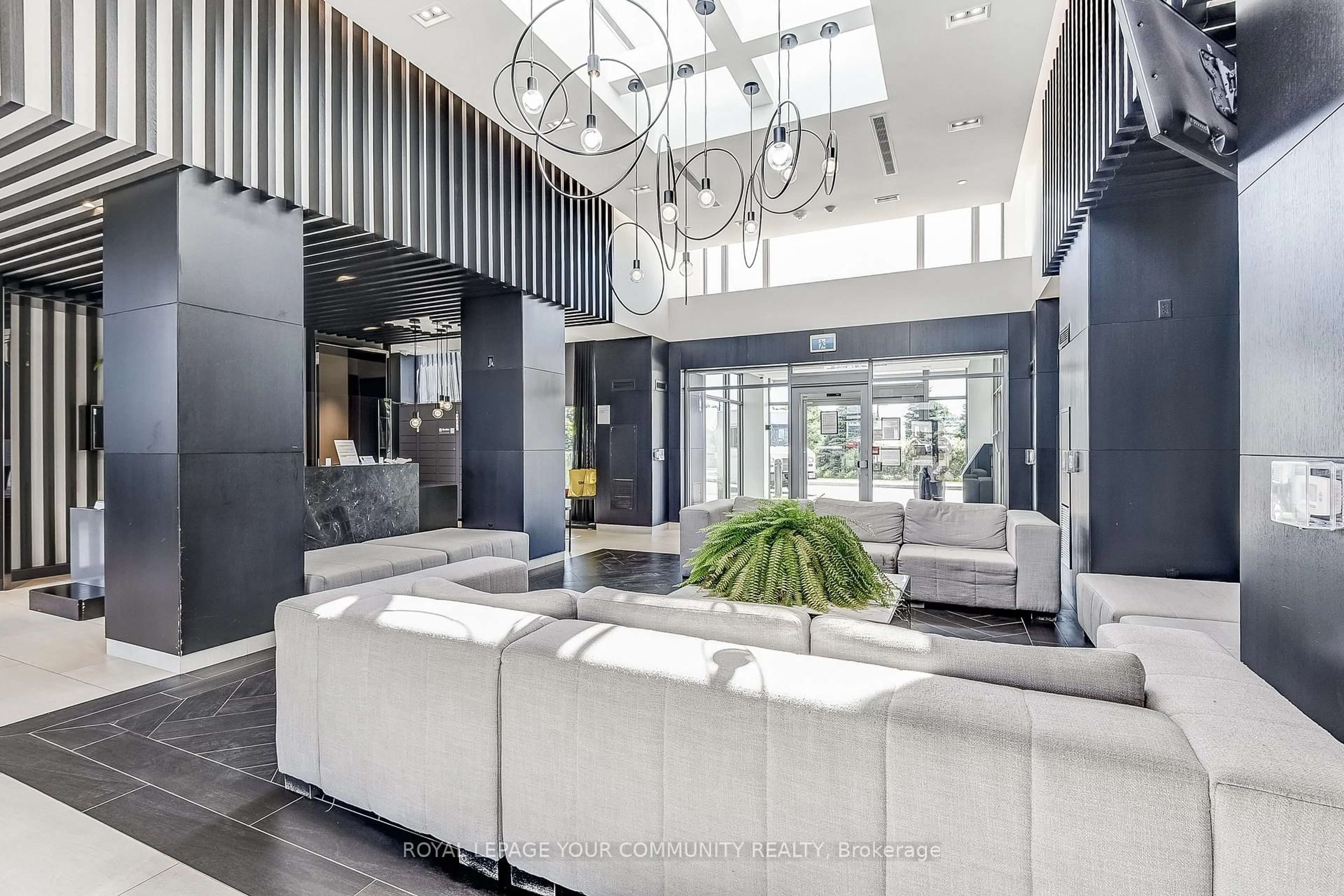 Lobby for 4677 Glen Erin Dr #304, Mississauga Ontario L5M 2E5