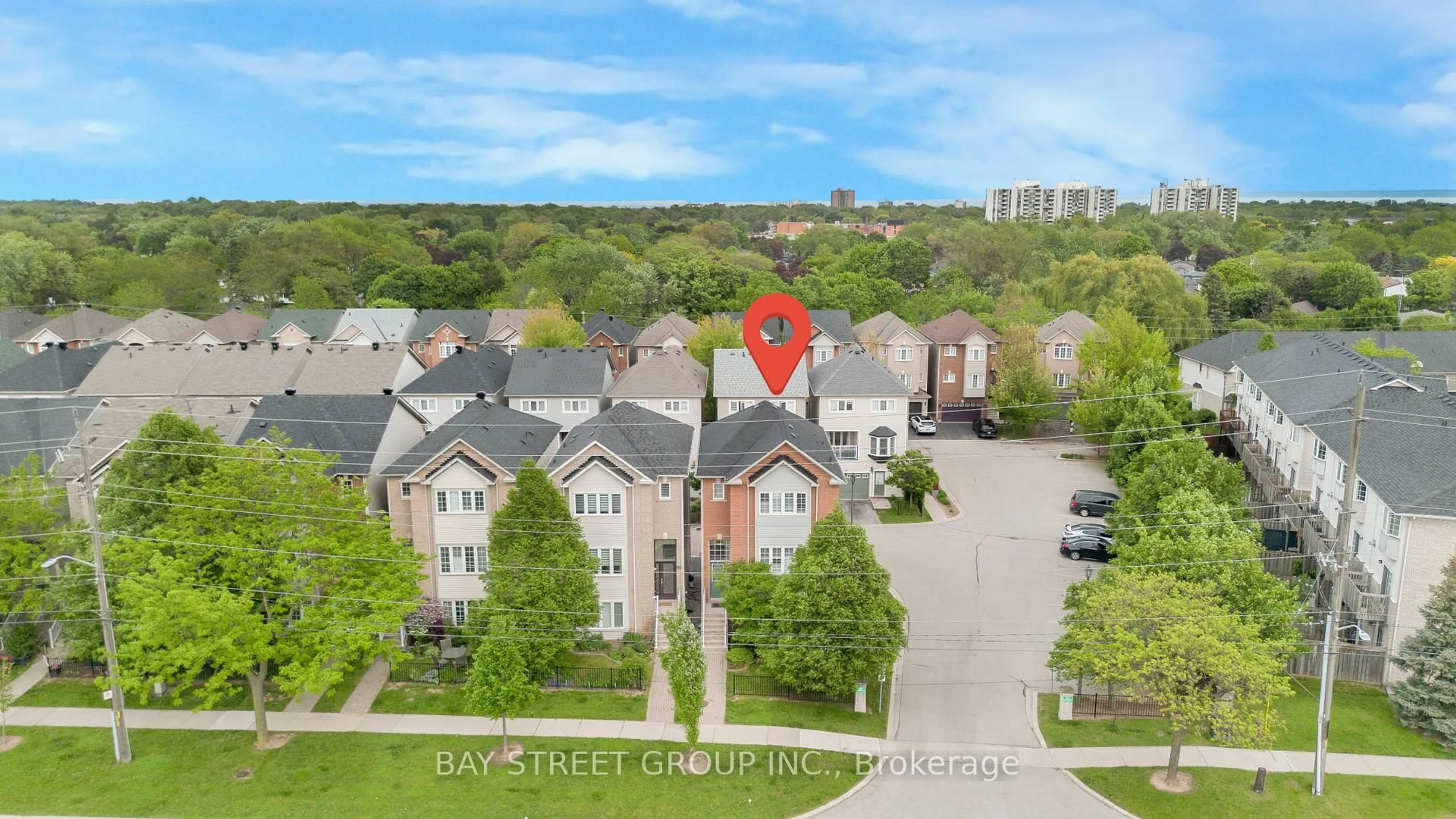 A pic from outside/outdoor area/front of a property/back of a property/a pic from drone, street for 5090 Fairview St #61, Burlington Ontario L7L 7H5