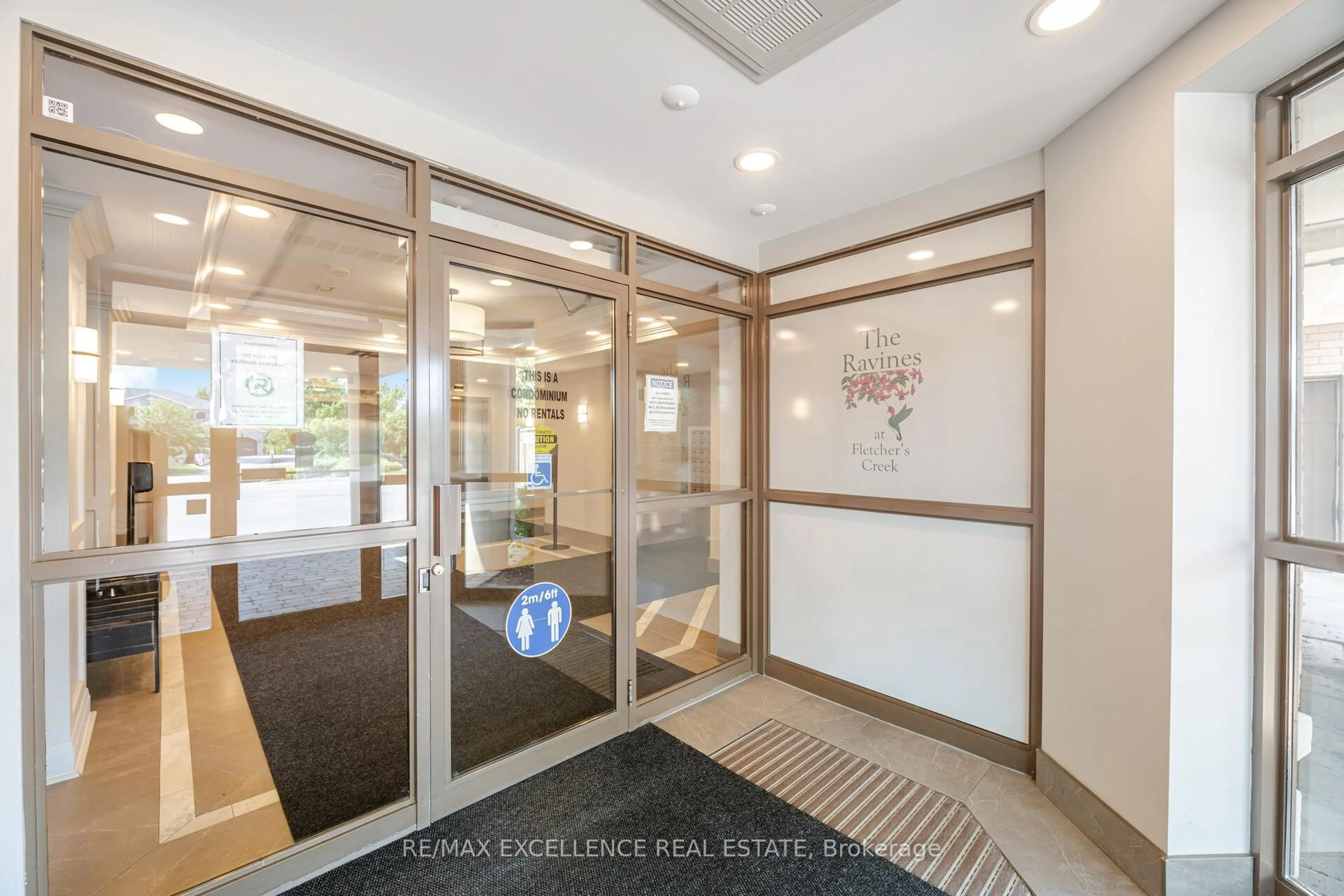 Indoor foyer for 300 Ray Lawson Blvd #604, Brampton Ontario L6Y 3X8