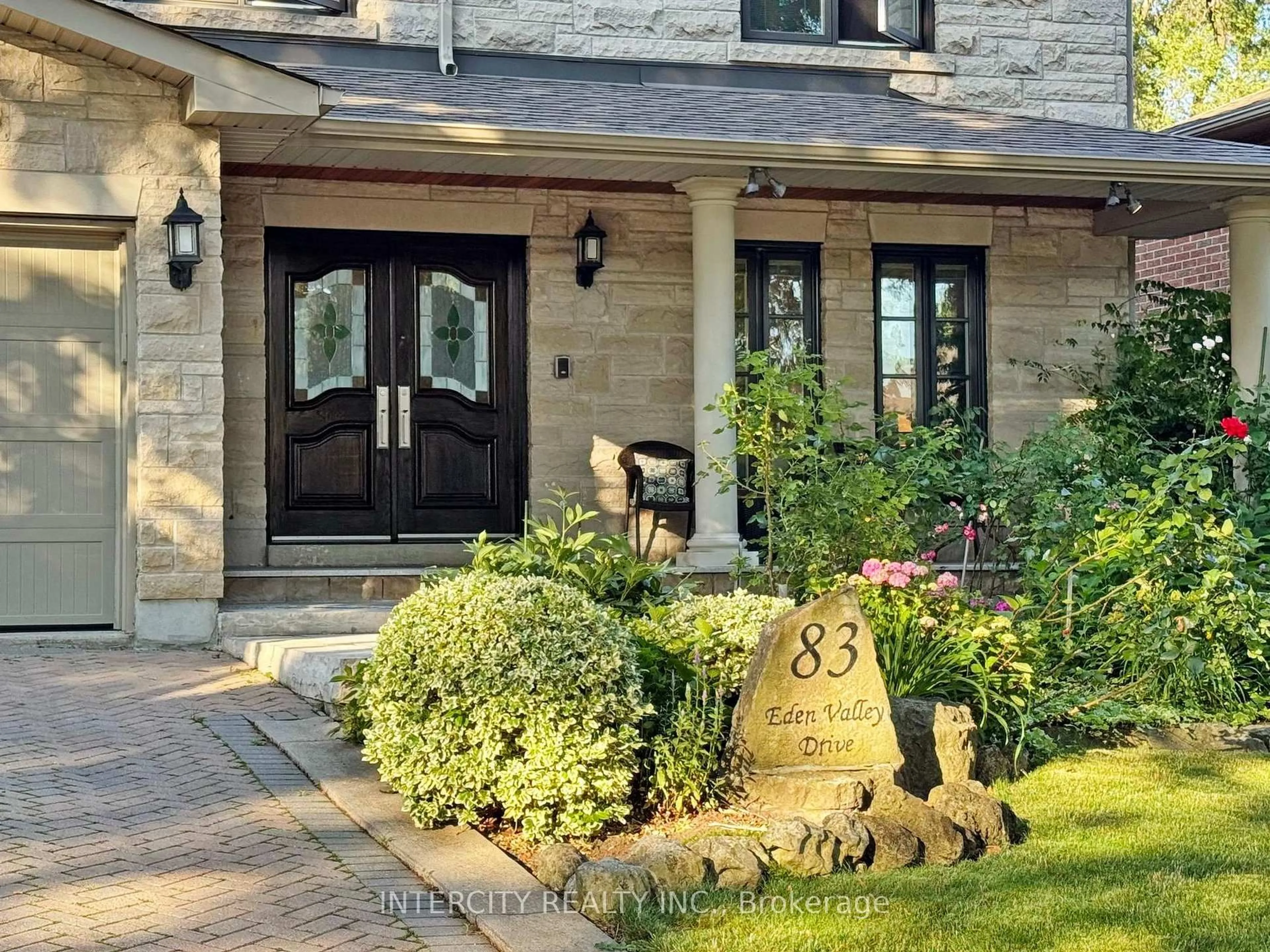 Indoor entryway for 83 Eden Valley Dr, Toronto Ontario M9A 4Z6