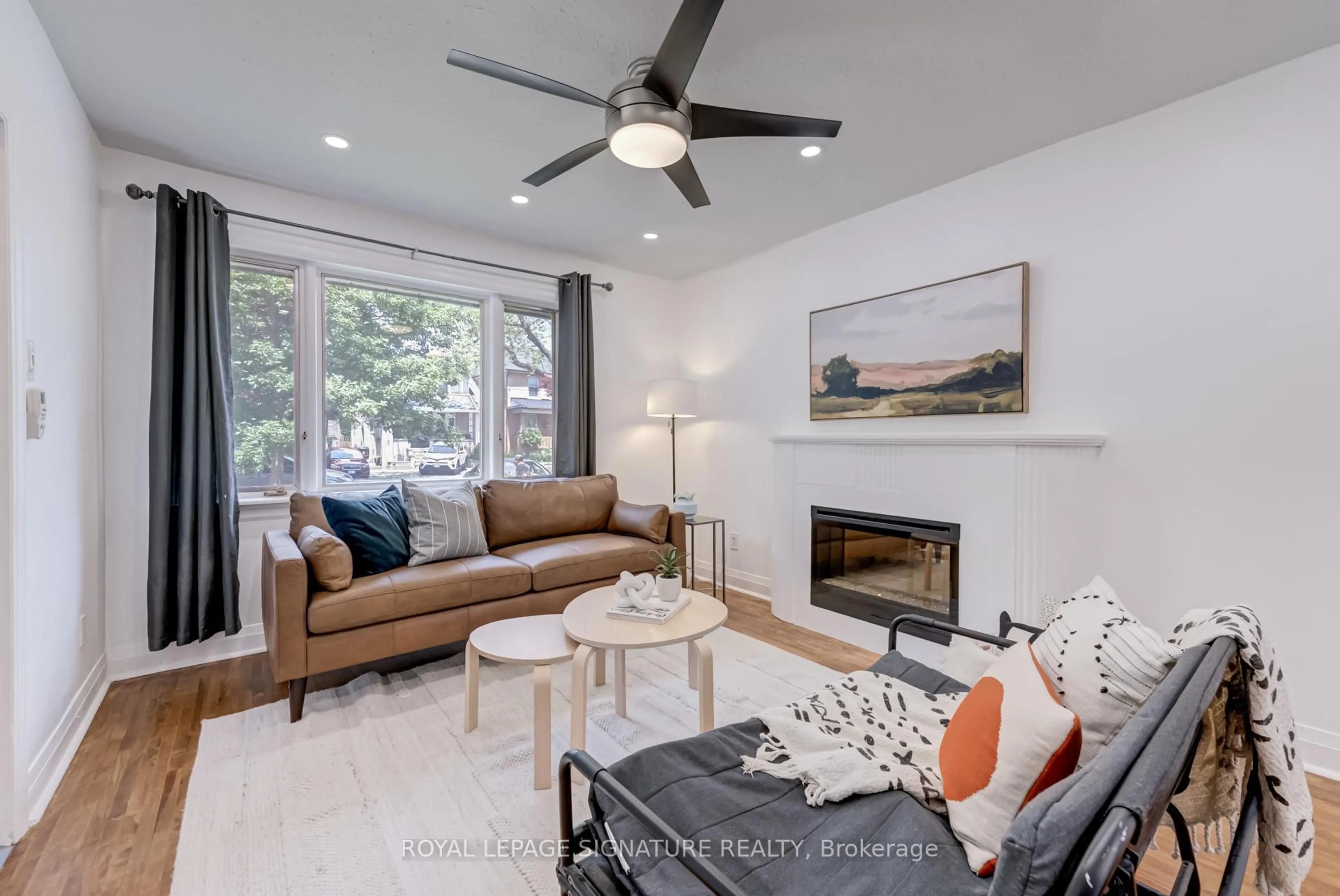 Living room with furniture, unknown for 33 Ash Cres, Toronto Ontario M8W 1E4