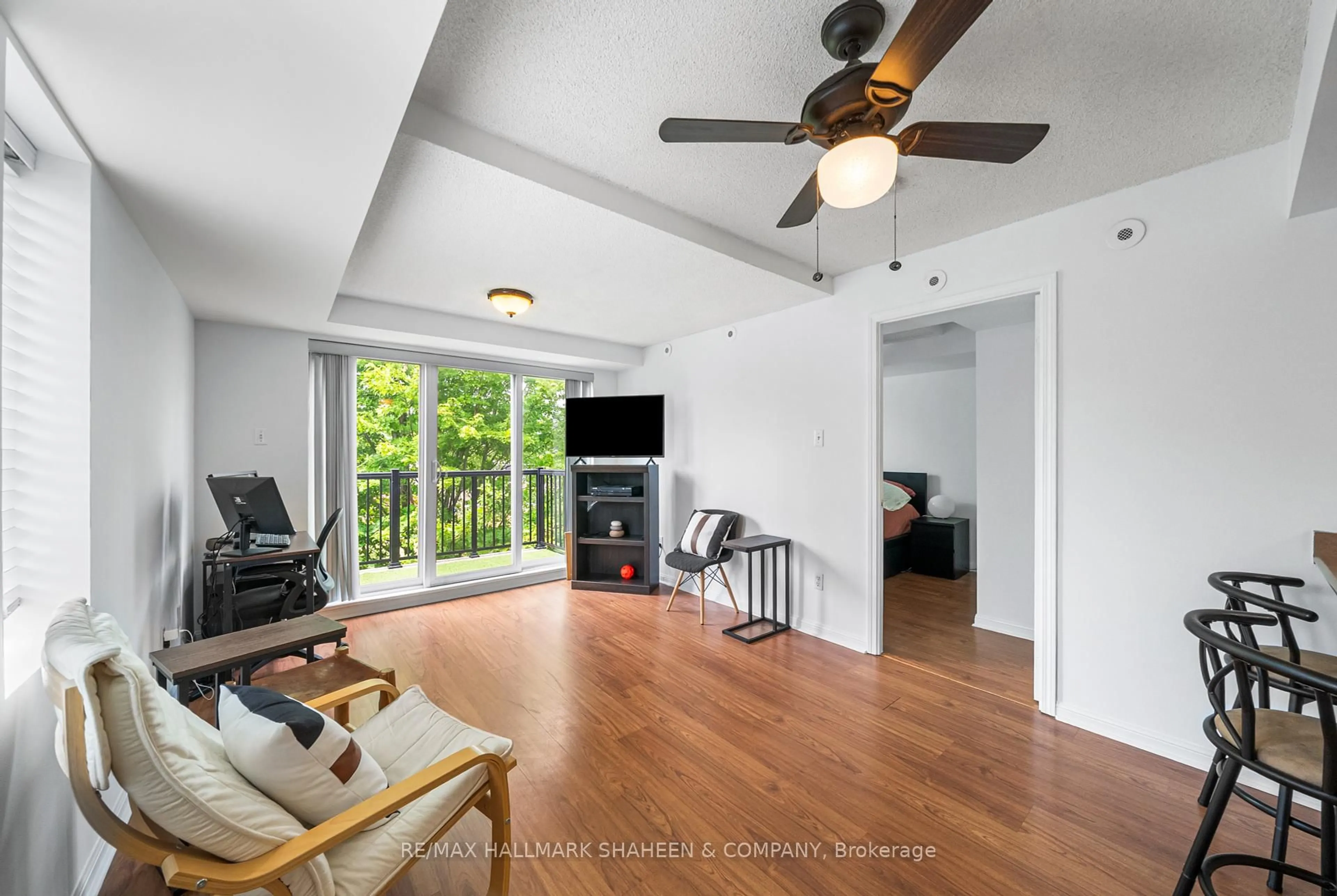 Living room with furniture, wood/laminate floor for 55 George Appleton Way #2117, Toronto Ontario M3M 0A2