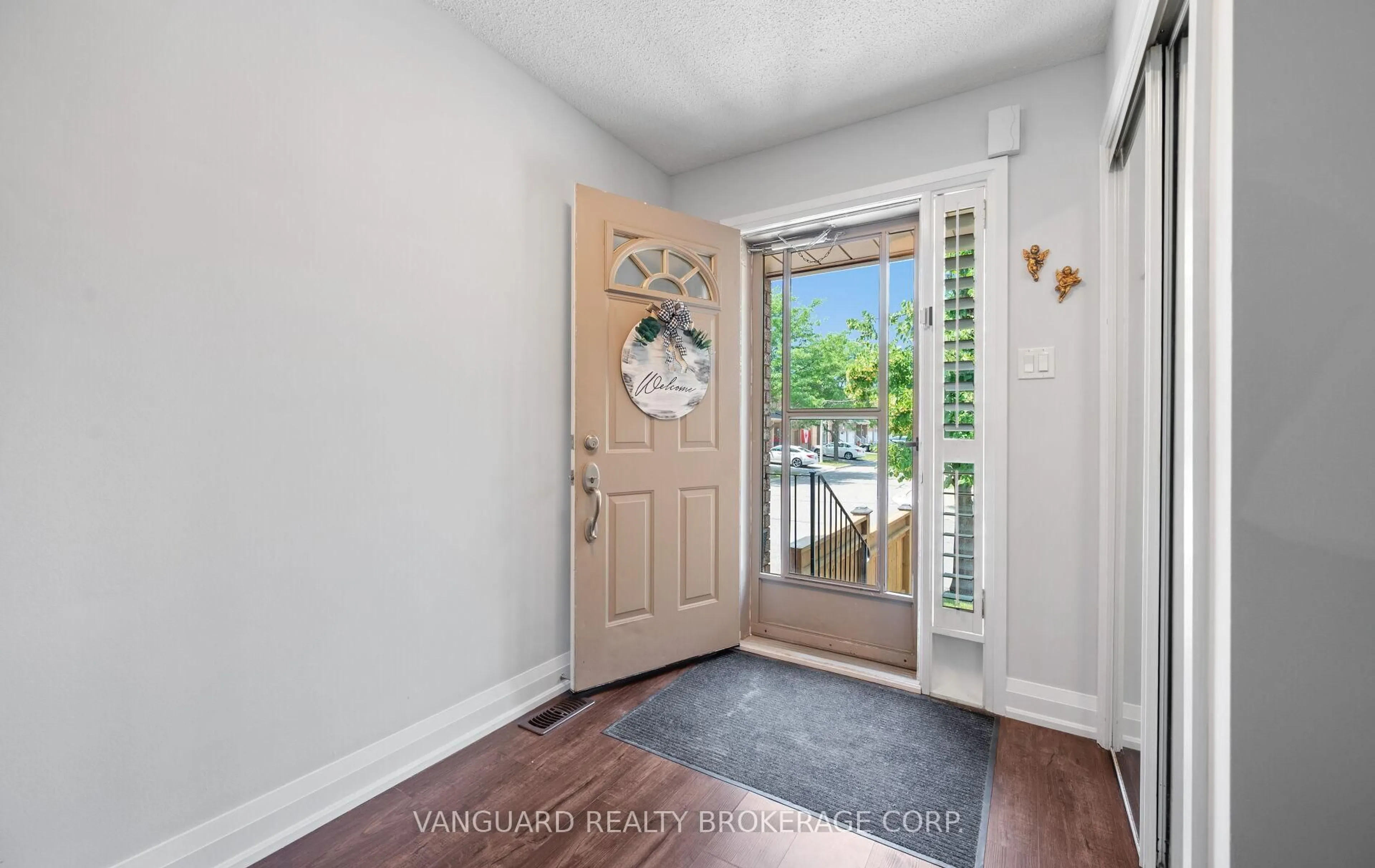Indoor entryway for 200 Cresthaven Rd #110, Brampton Ontario L7A 1G5