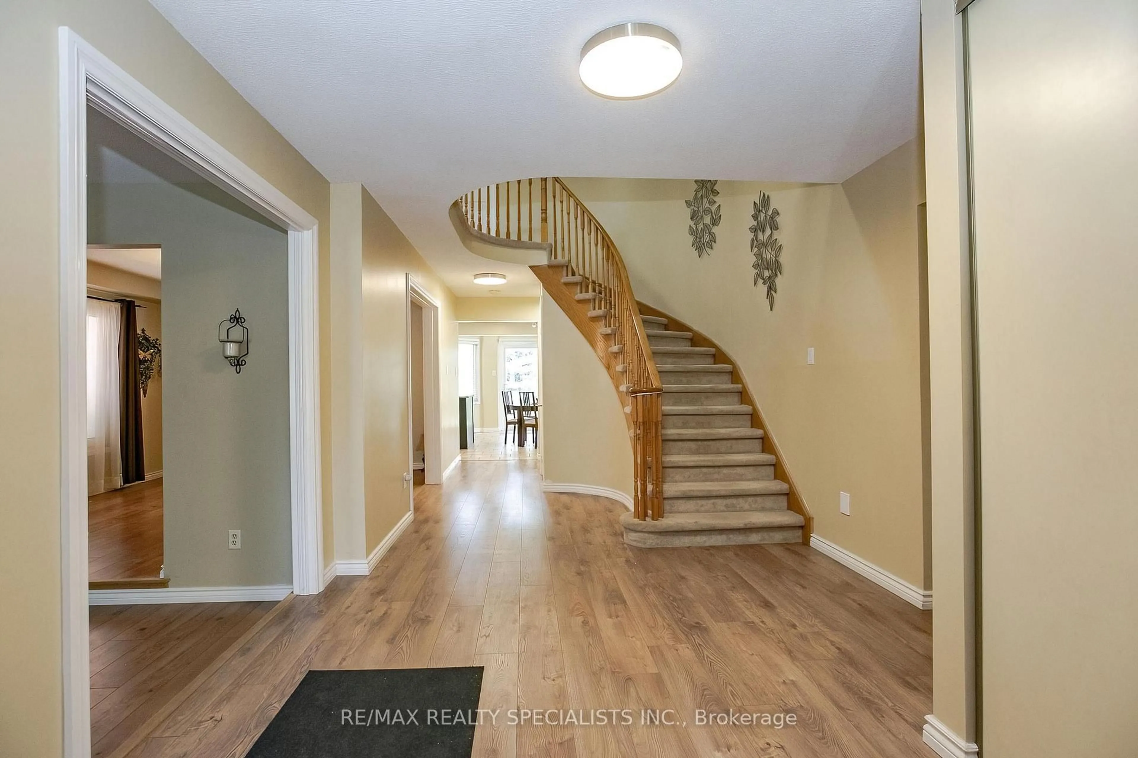 Indoor entryway for 50 Lilly Cres, Brampton Ontario L6Y 3K2
