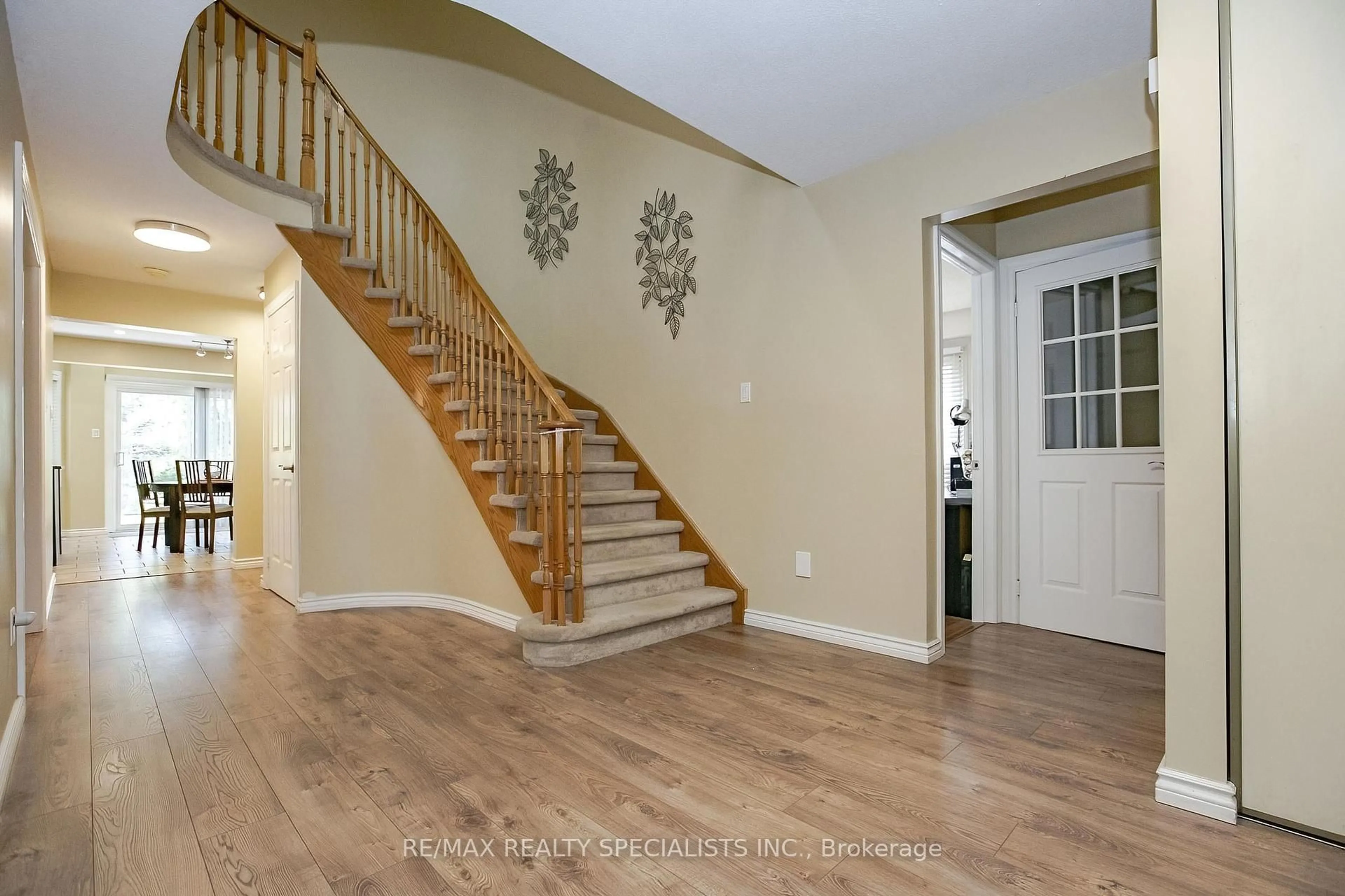 Indoor entryway for 50 Lilly Cres, Brampton Ontario L6Y 3K2