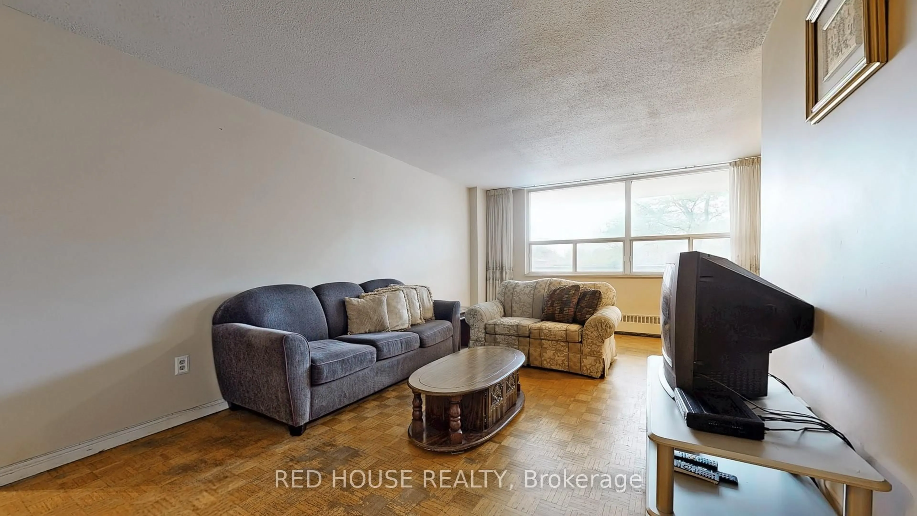 Living room with furniture, wood/laminate floor for 5 Frith Rd #206, Toronto Ontario M3N 2L5