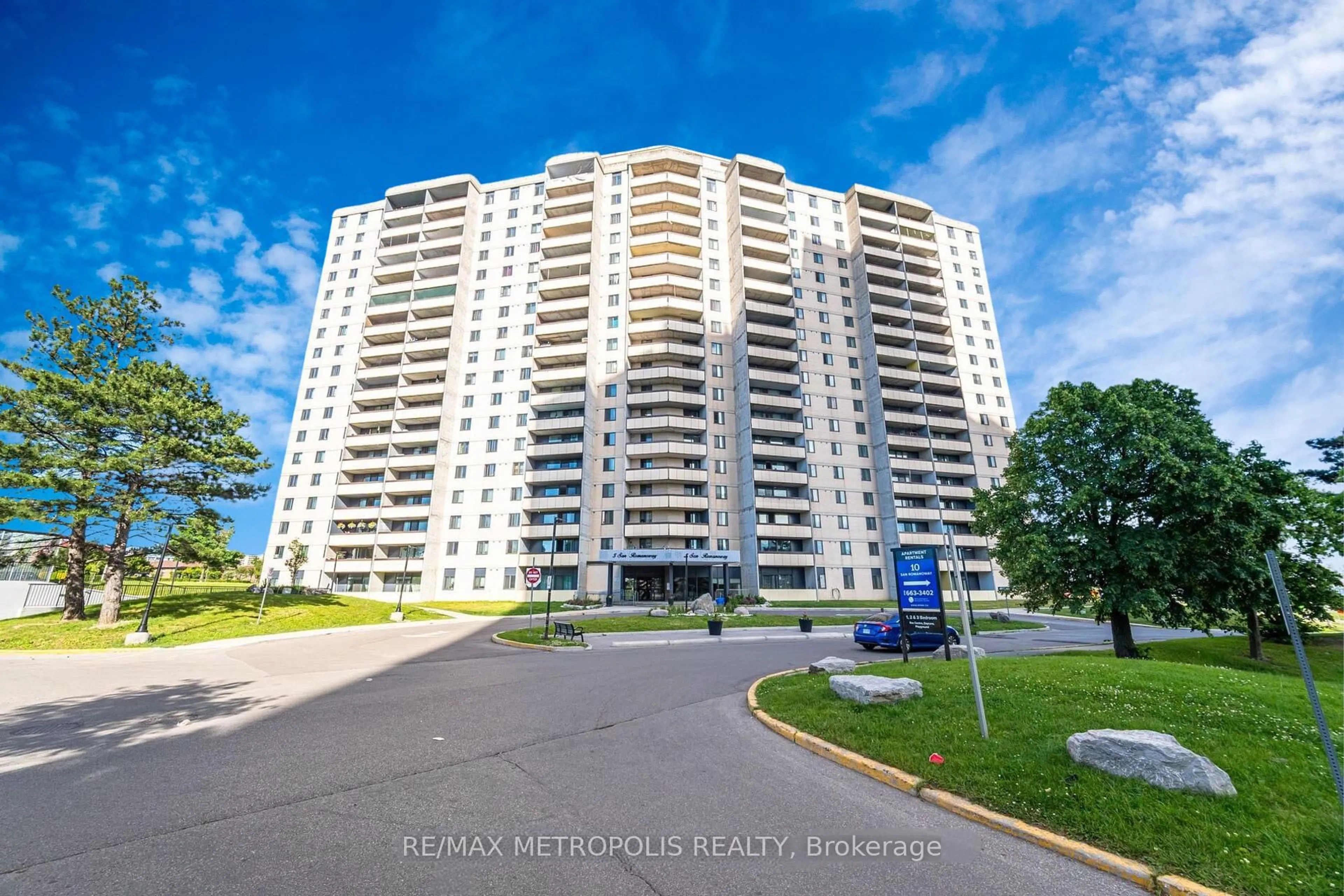 A pic from outside/outdoor area/front of a property/back of a property/a pic from drone, unknown for 5 San Romano Way #902, Toronto Ontario M3N 2Y4