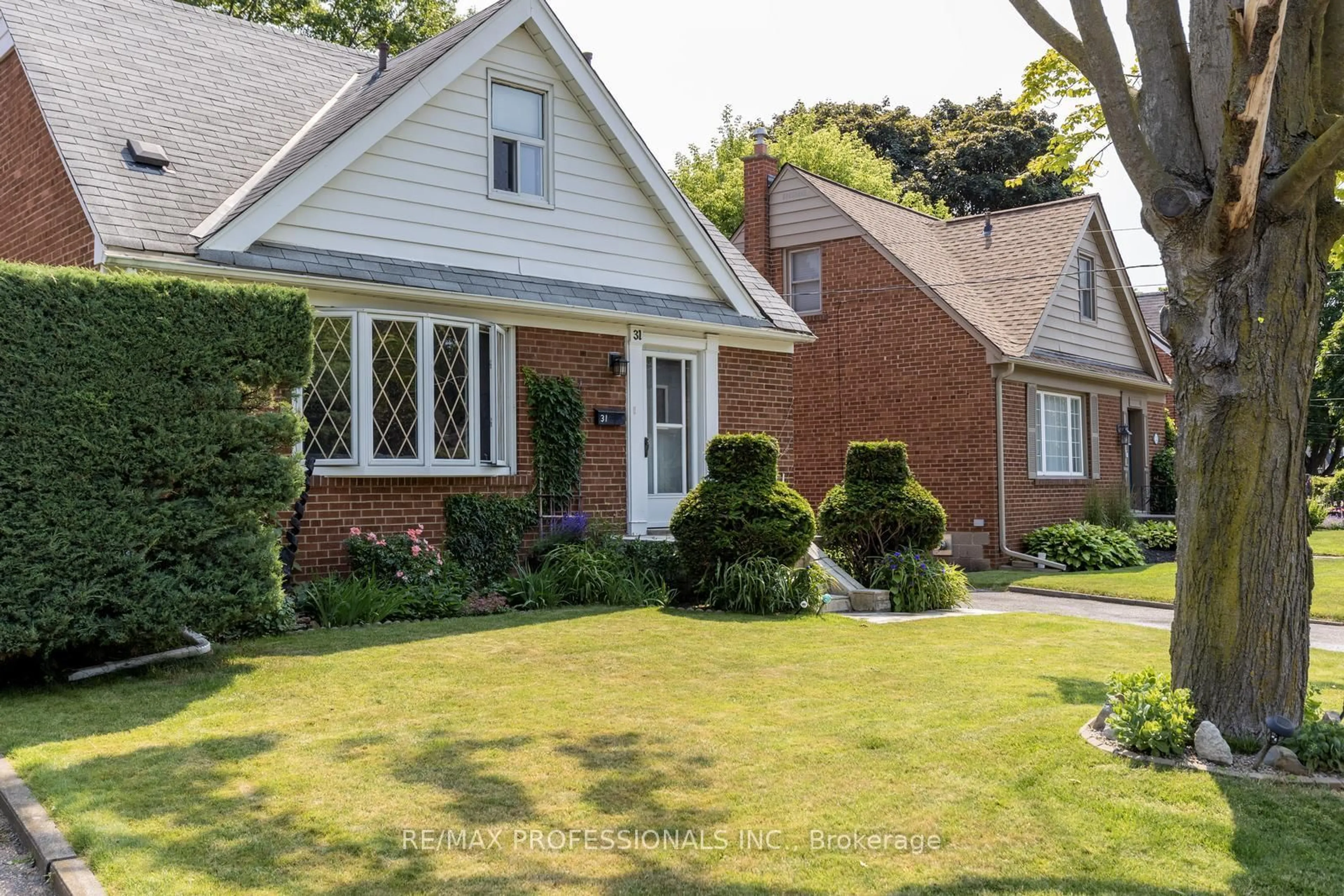 Home with brick exterior material, street for 31 Westleigh Cres, Toronto Ontario M8W 3Z6