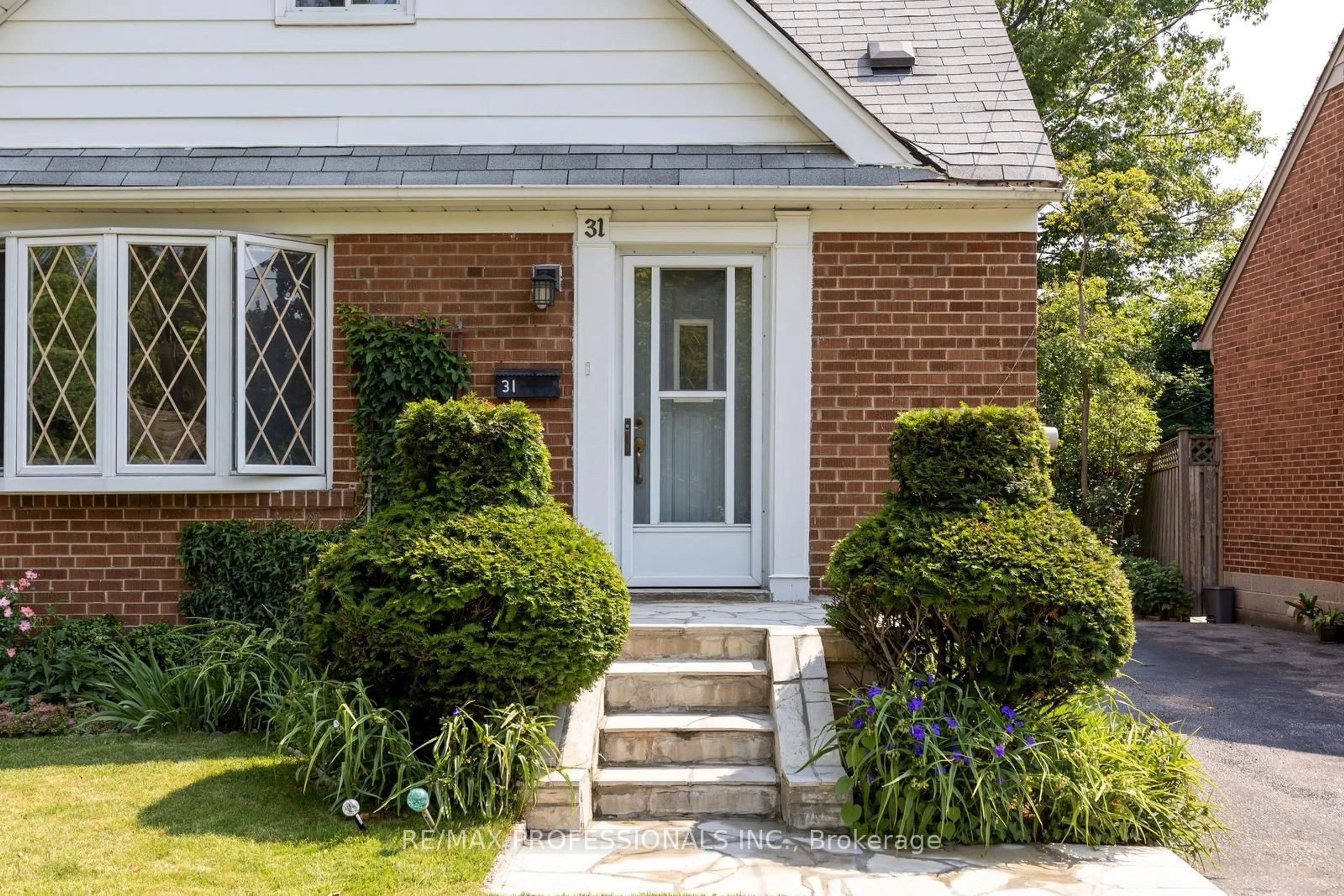 Home with brick exterior material, street for 31 Westleigh Cres, Toronto Ontario M8W 3Z6