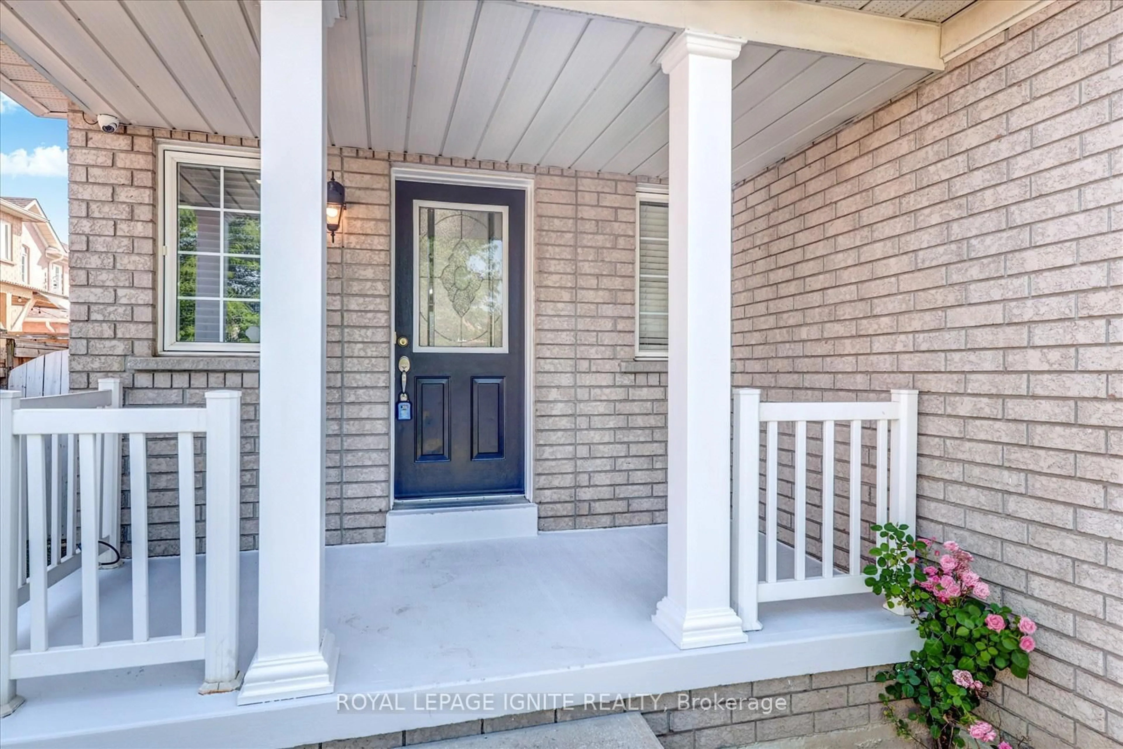 Indoor entryway for 14 Nostalgia Crt, Brampton Ontario L6X 5C6