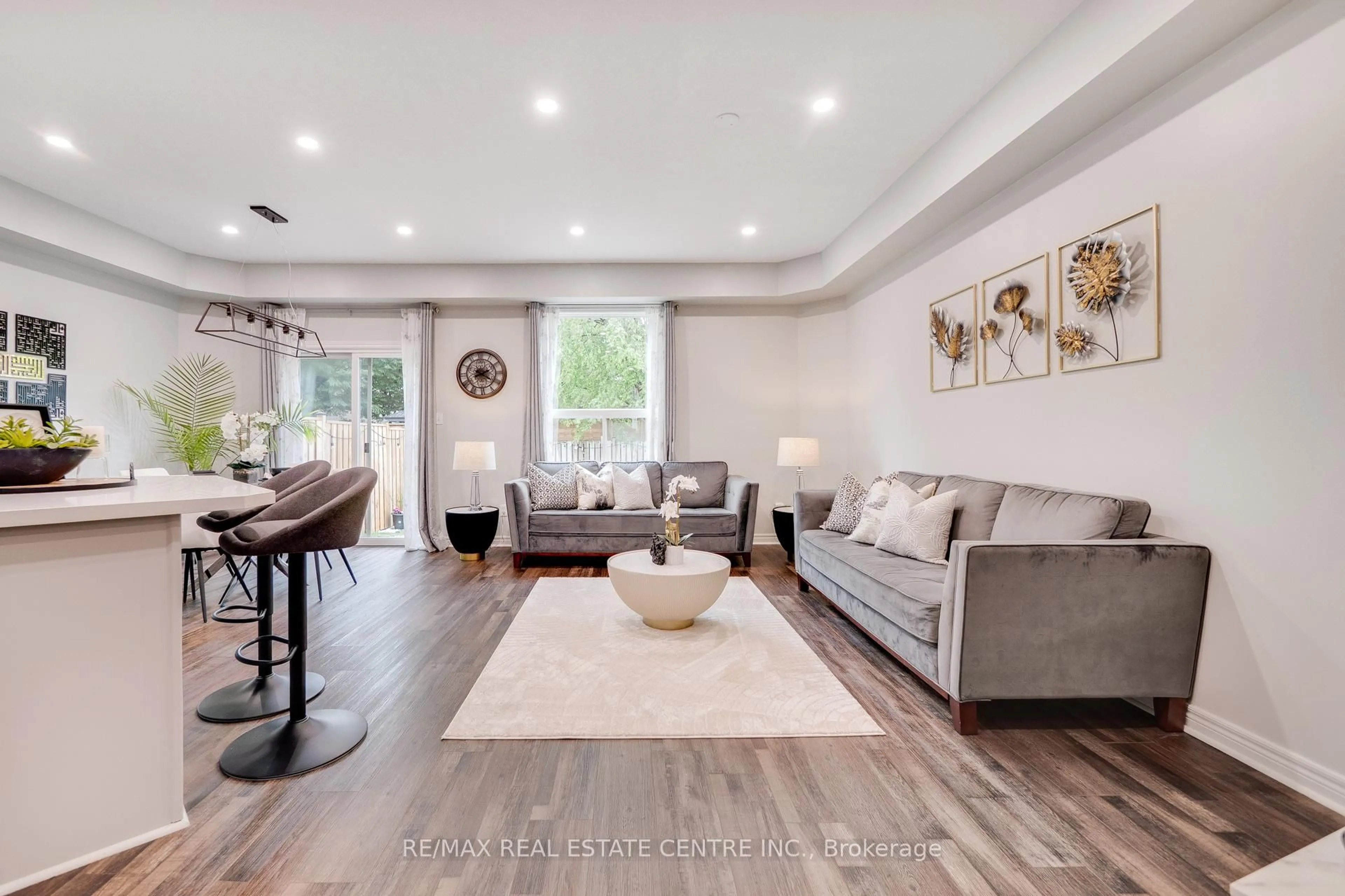 Living room with furniture, unknown for 5305 Scotia St, Burlington Ontario L7L 7B3