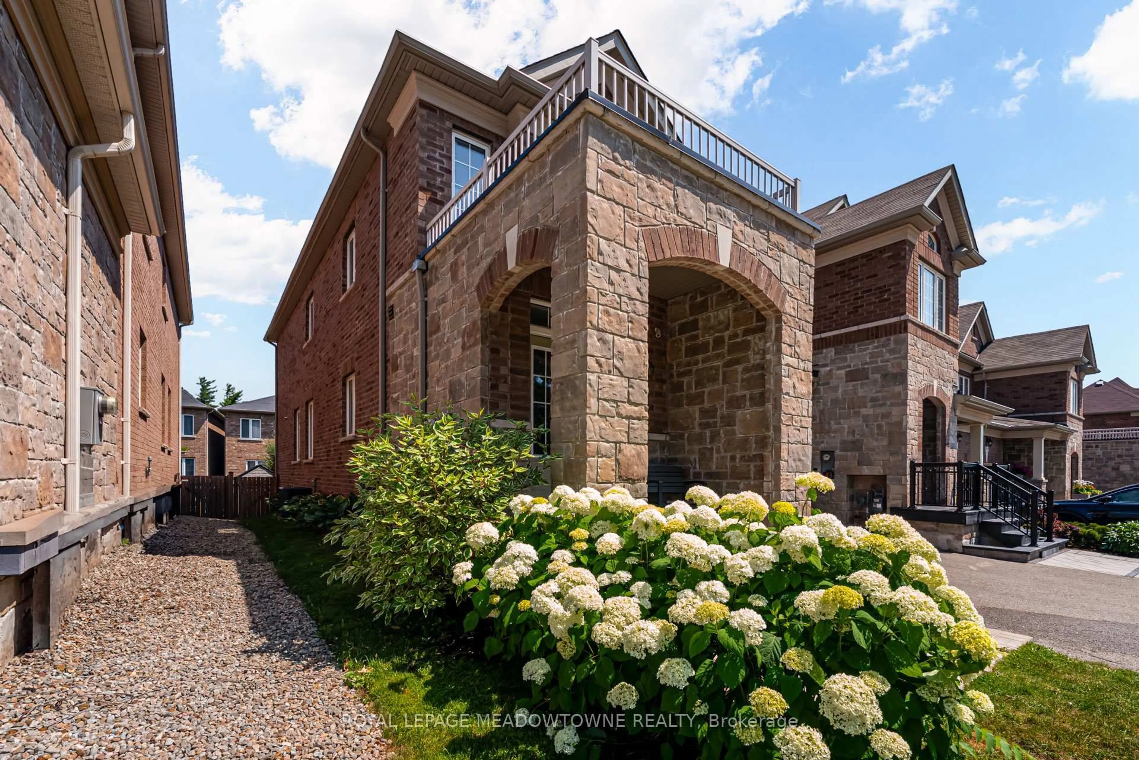 Home with brick exterior material, building for 43 Ridgegate Cres, Halton Hills Ontario L7G 4B6