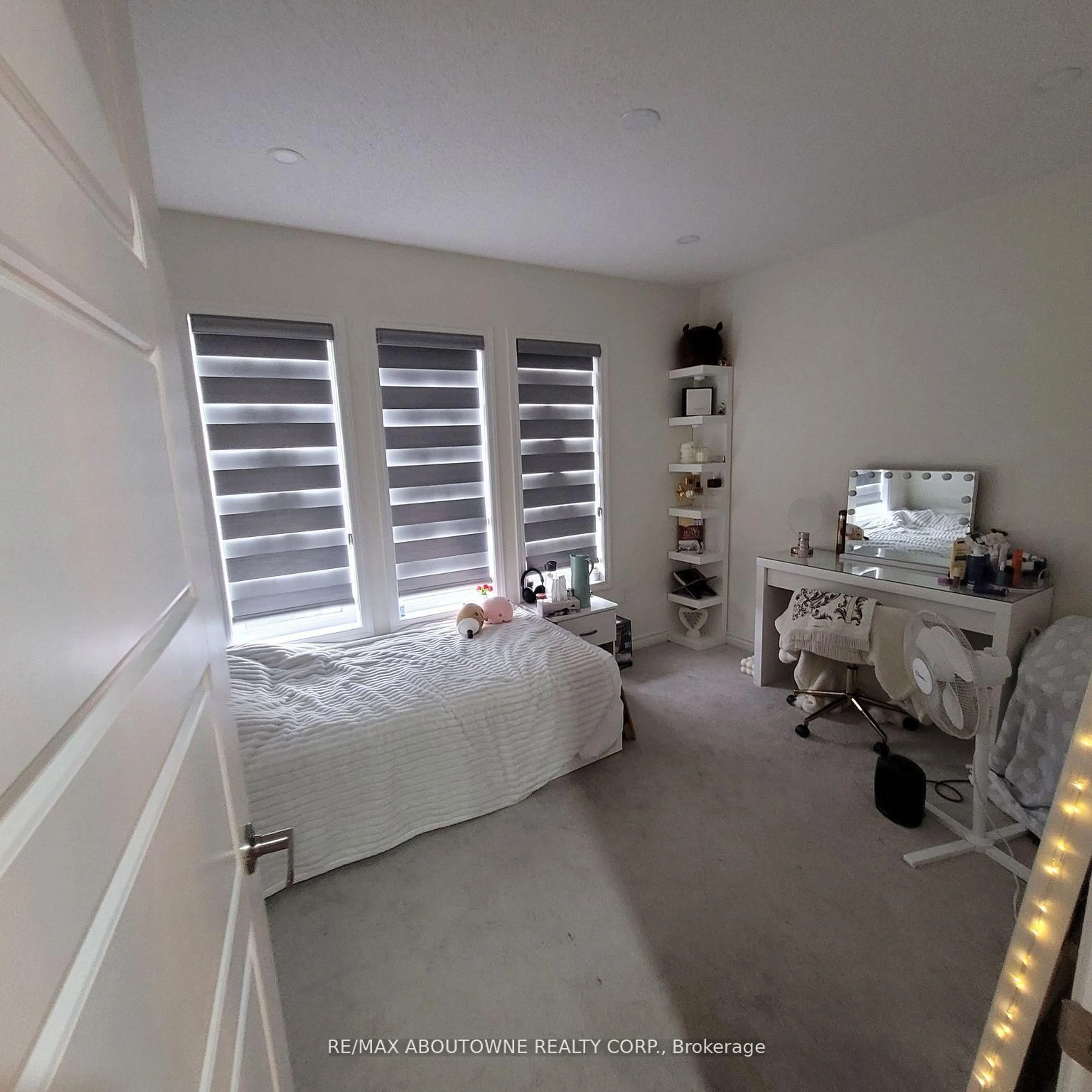 A pic of a room for 973 Logan Dr, Milton Ontario L9E 1P7